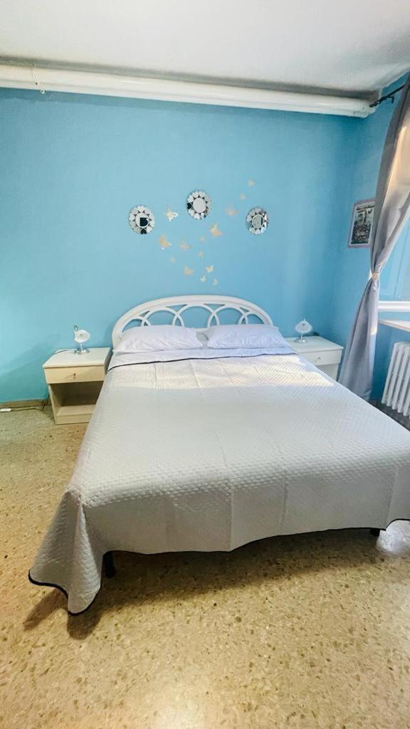 Double Room with Shared Bathroom photo 2