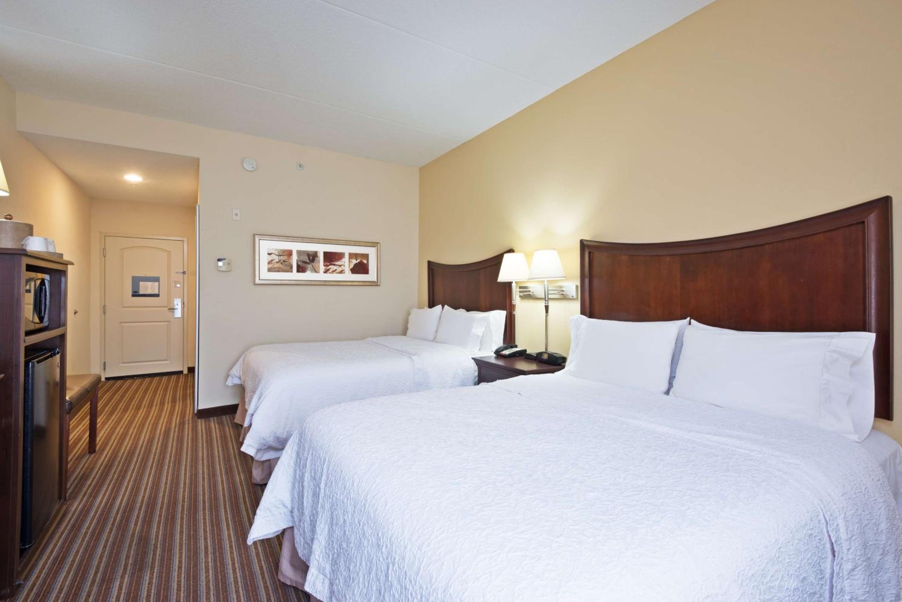Room with Two Queen Beds - Non-Smoking - Photo 2