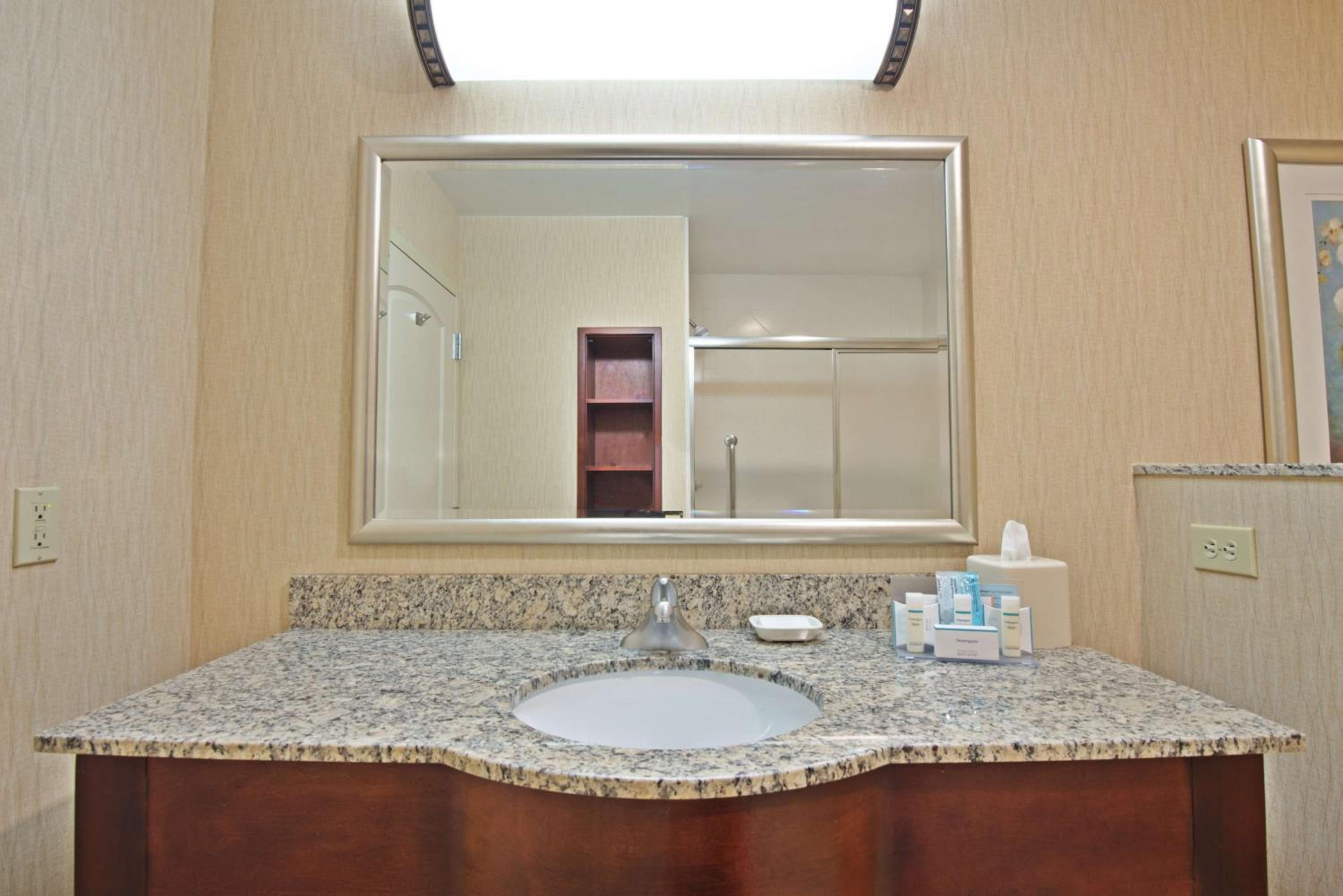 King Room - Hearing Access/Non-Smoking - Photo 5