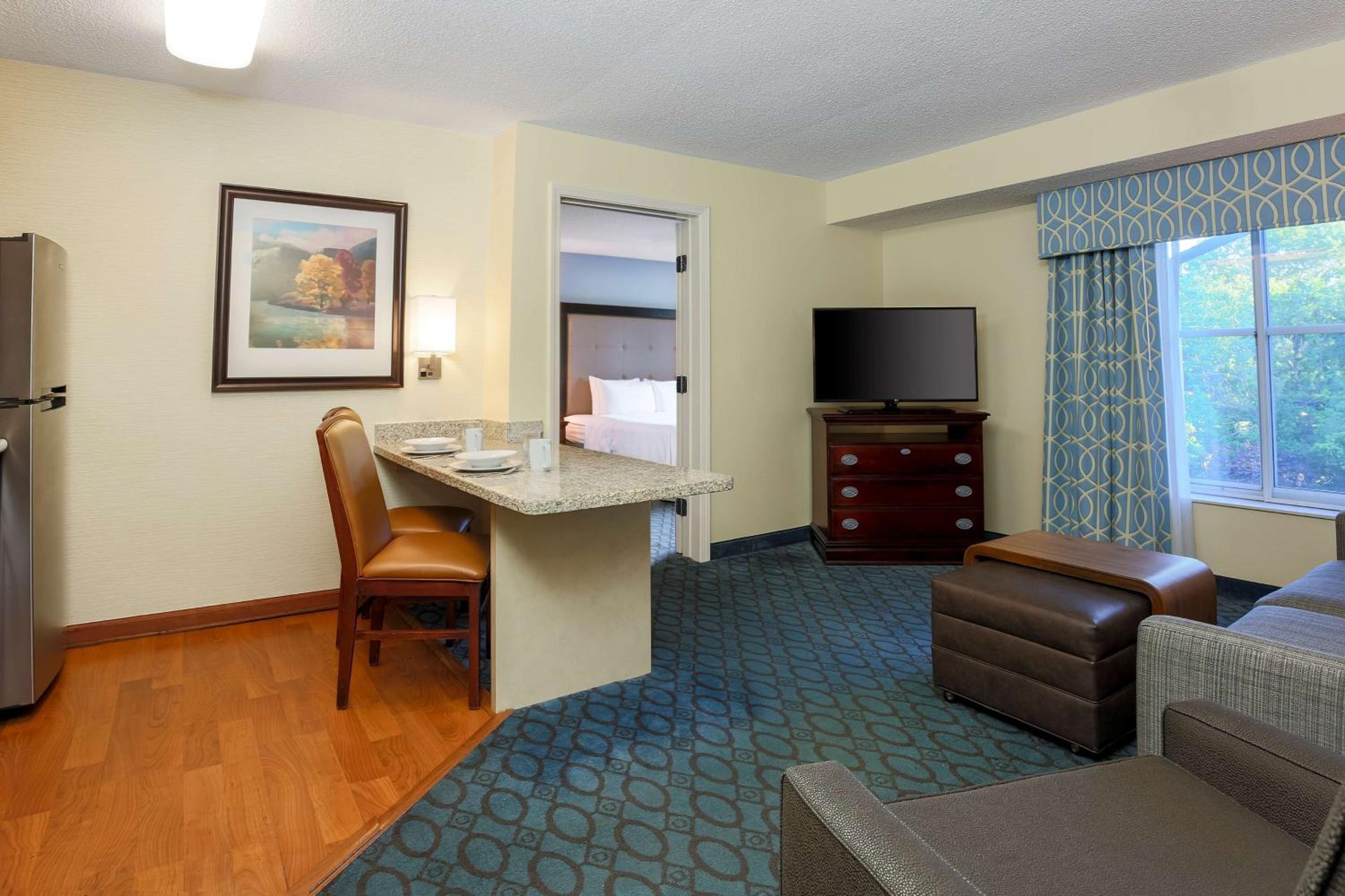Two-Bedroom Suite - Photo 2