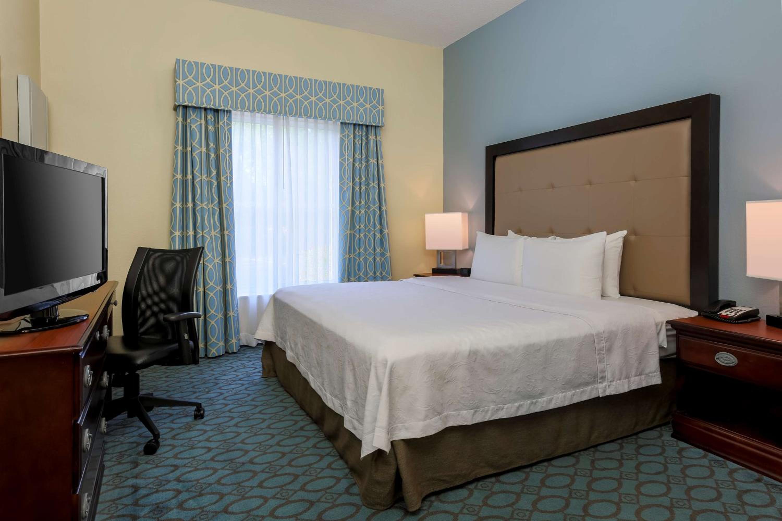 One-Bedroom King Suite - Photo 2