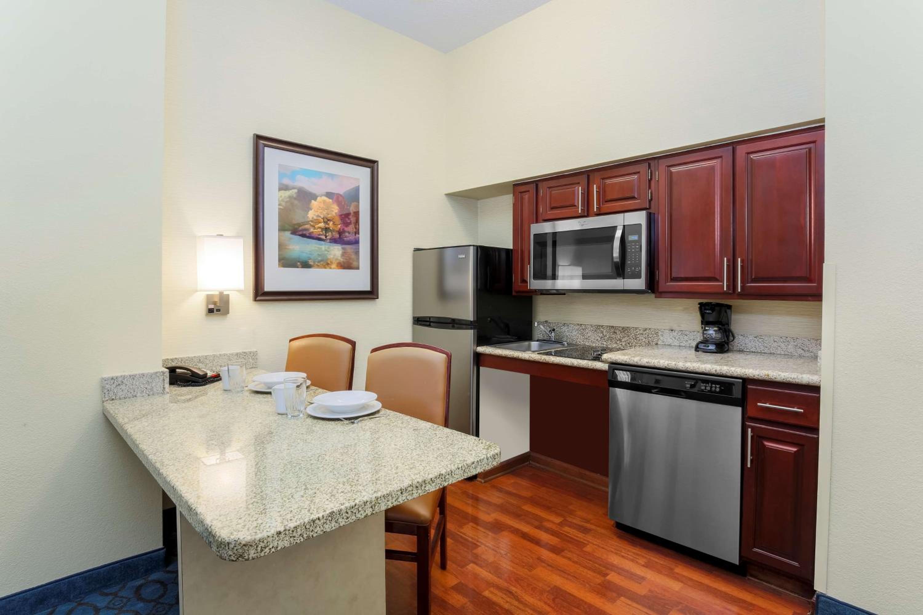 King Suite with Tub - Mobility Accessible - Photo 2