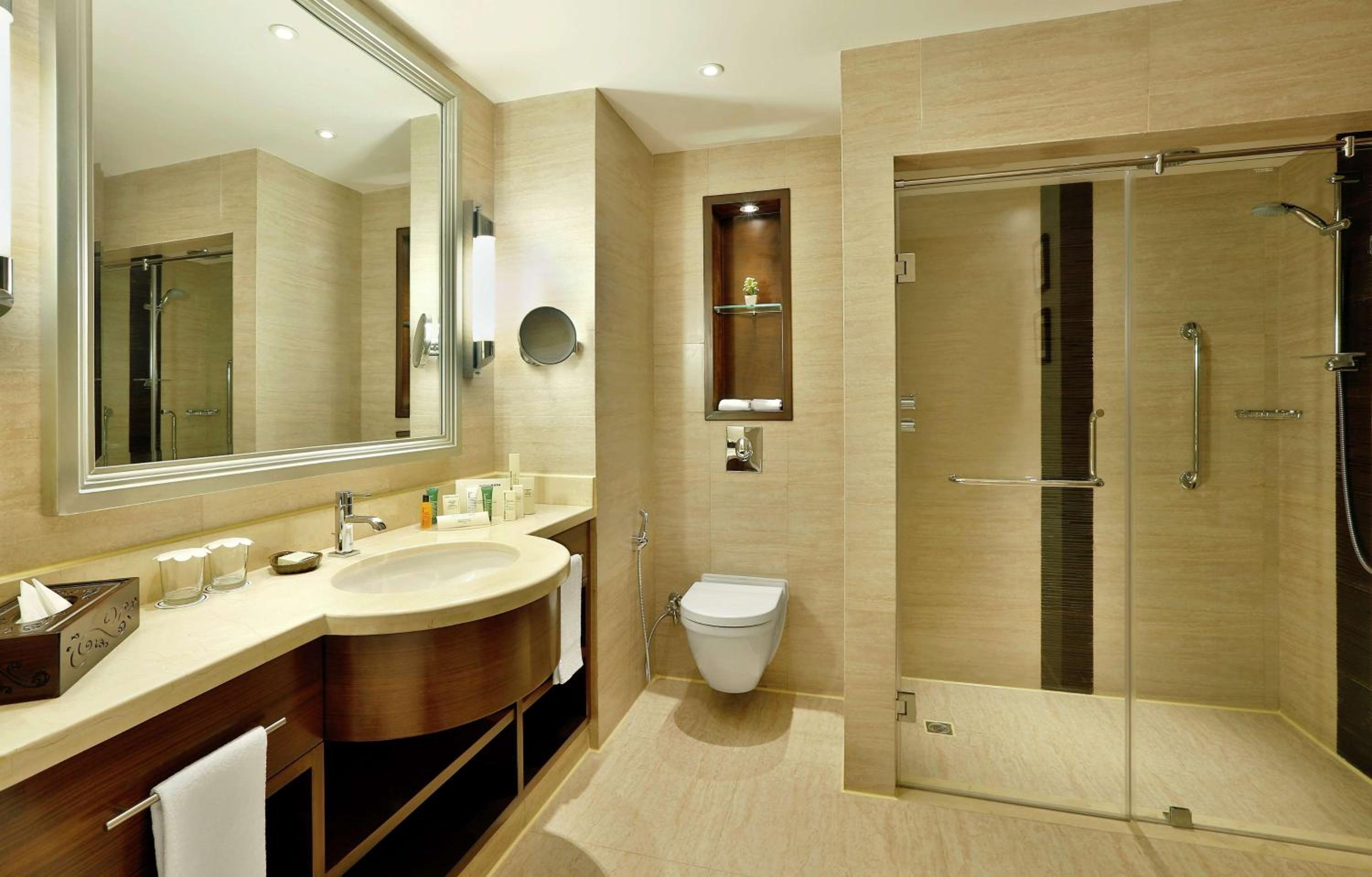 Deluxe Twin Room with Pool View thumbnail 5