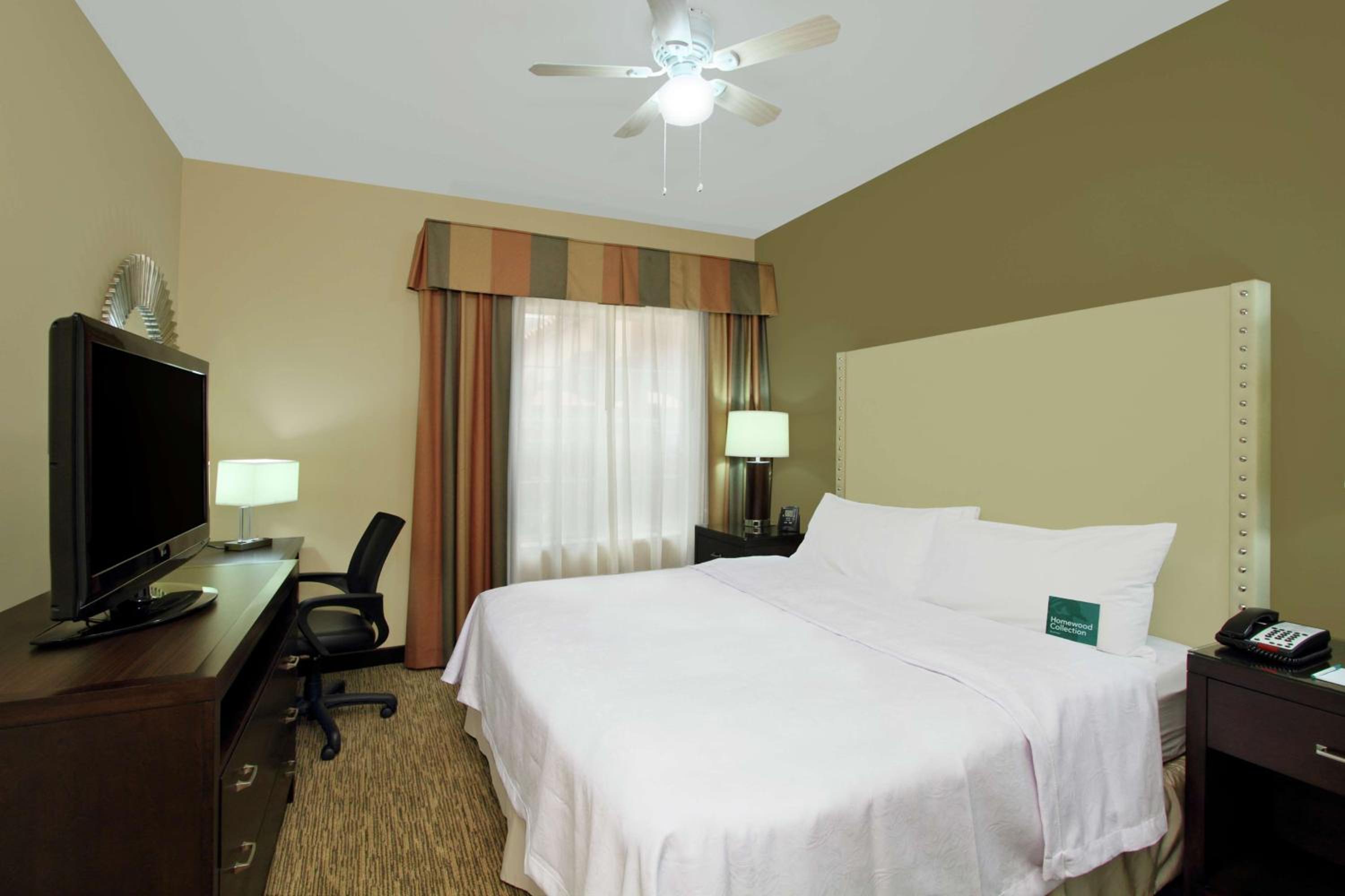 Premium One-Bedroom King Suite - Non-Smoking - Photo 1