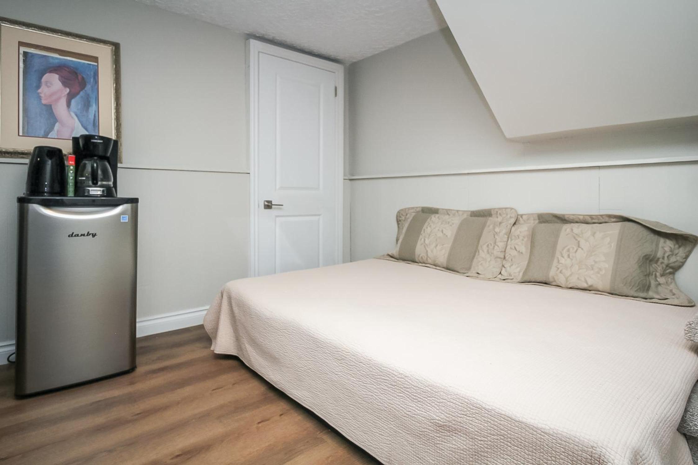 Five-Bedroom House photo 1