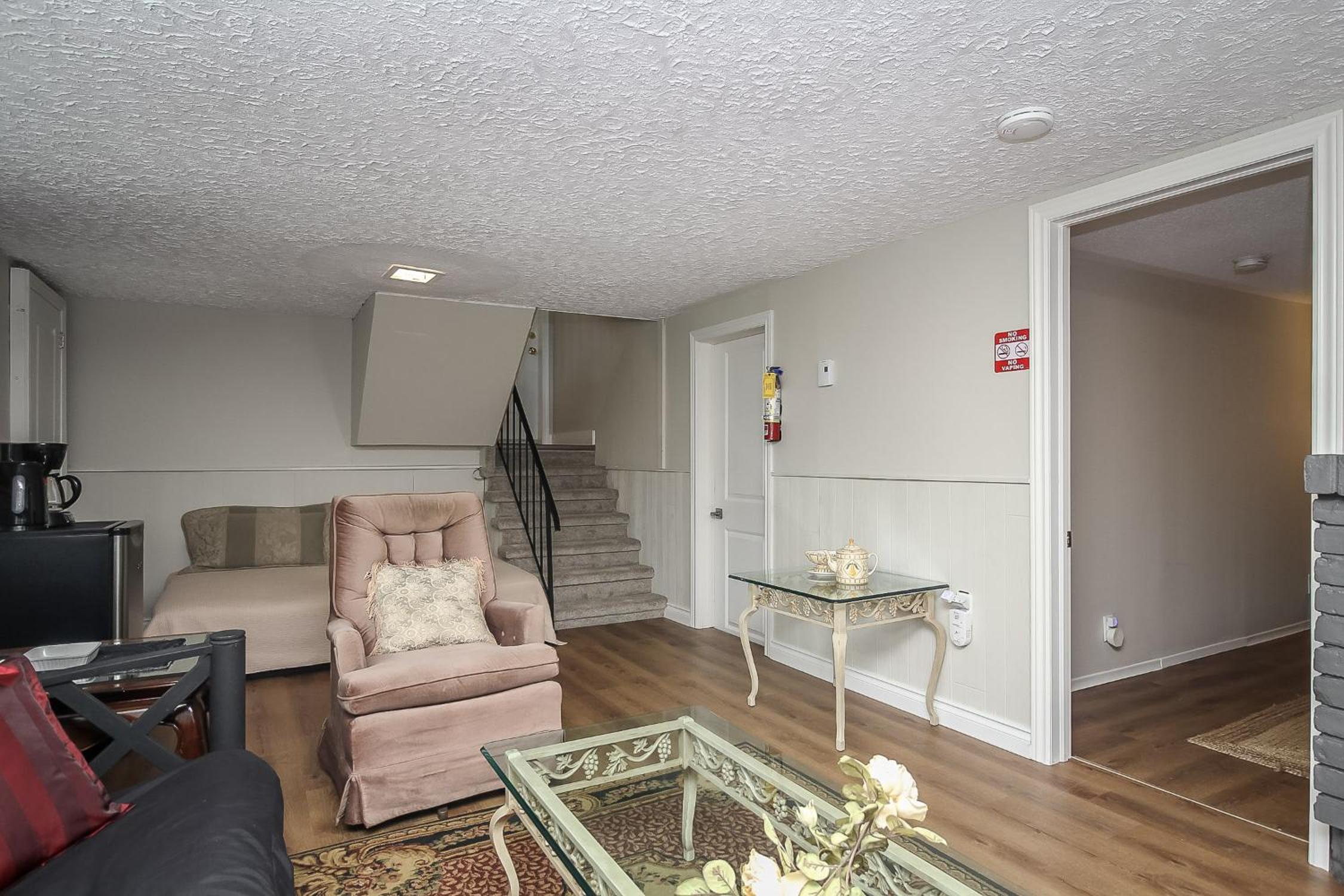 Five-Bedroom House photo 2