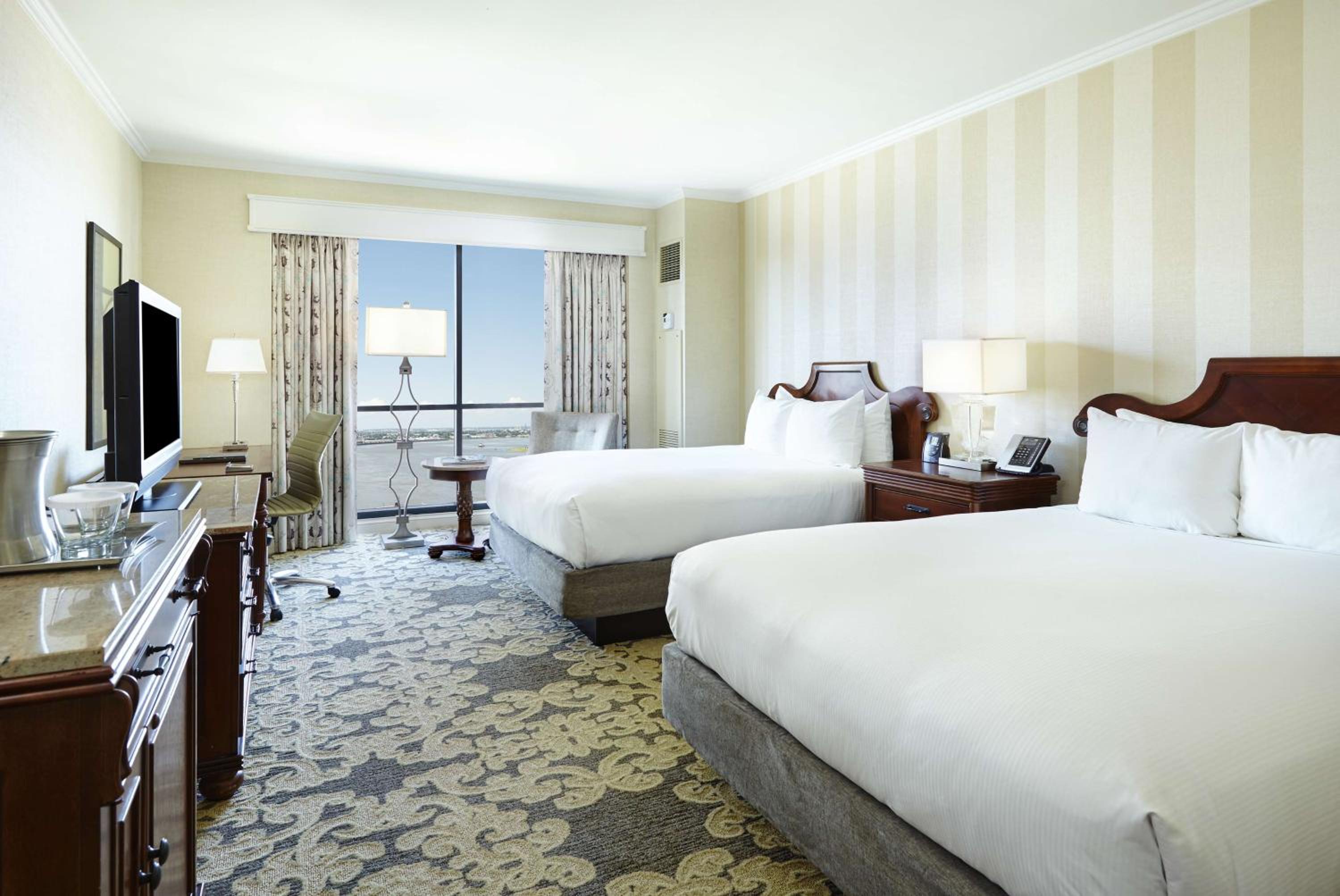 Premium Queen Room with Two Queen Beds and River View - Photo 4