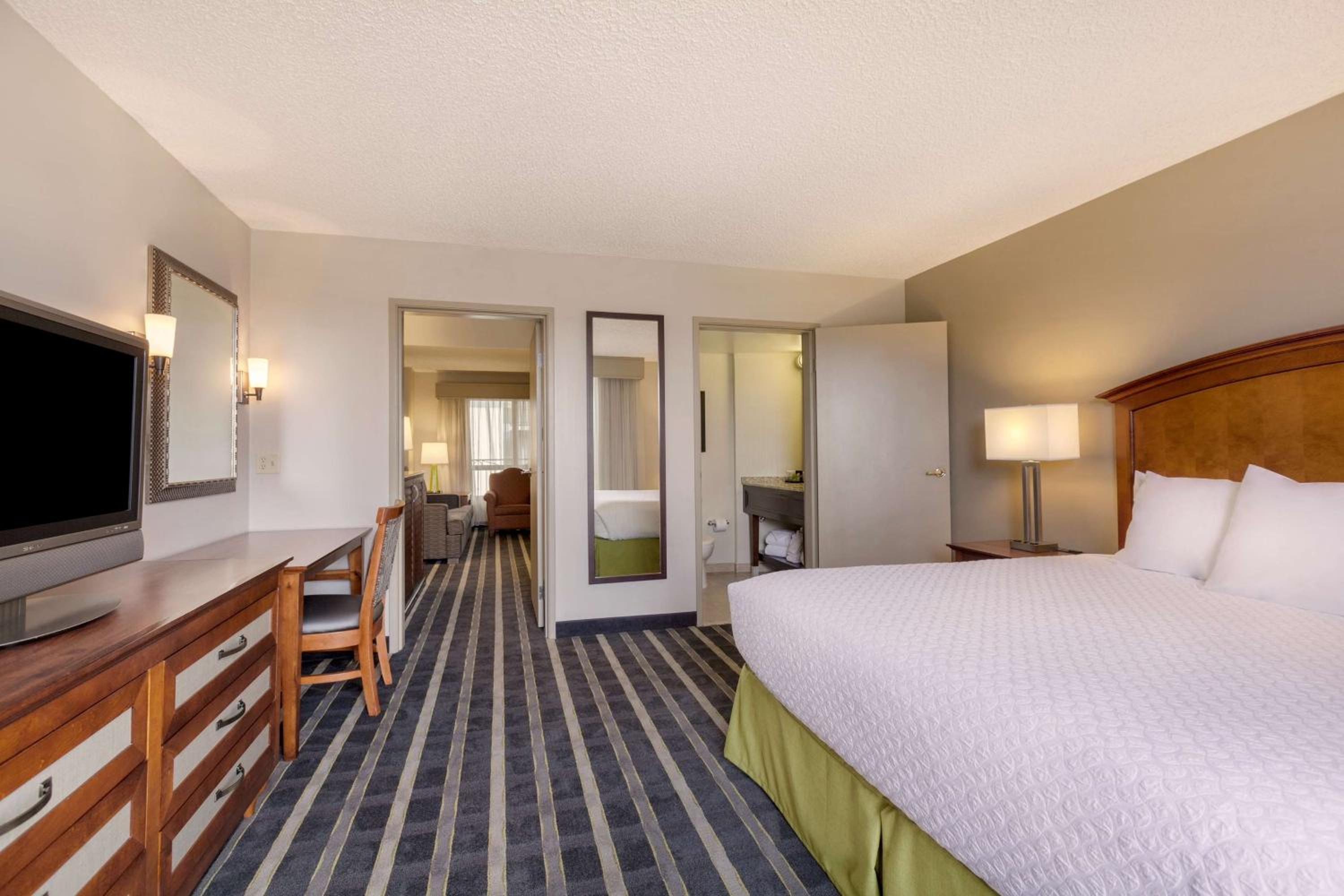 Two-Room King Suite - Non-Smoking - Photo 4