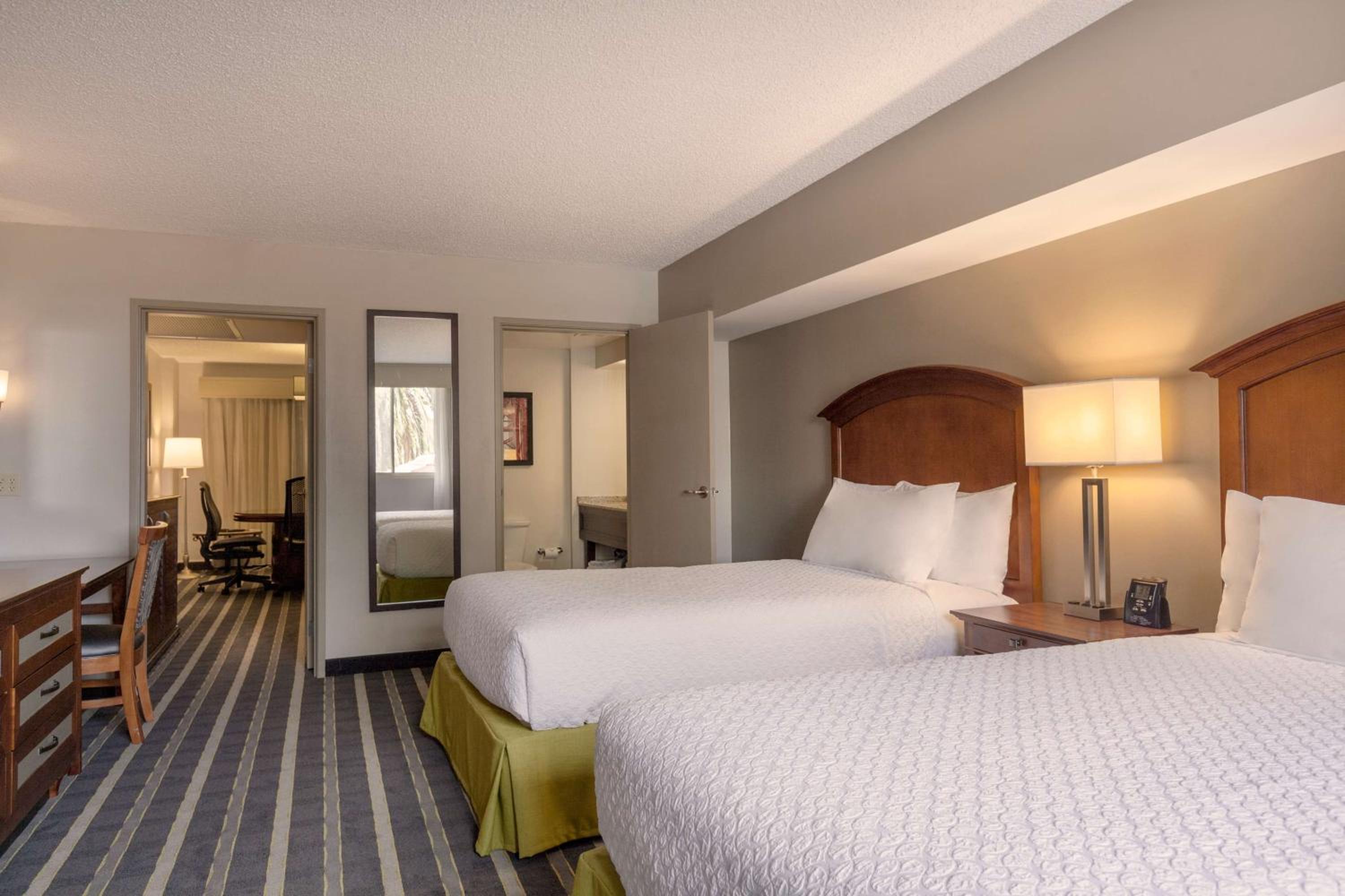 Suite with Two Double Beds - Non-Smoking - Photo 3