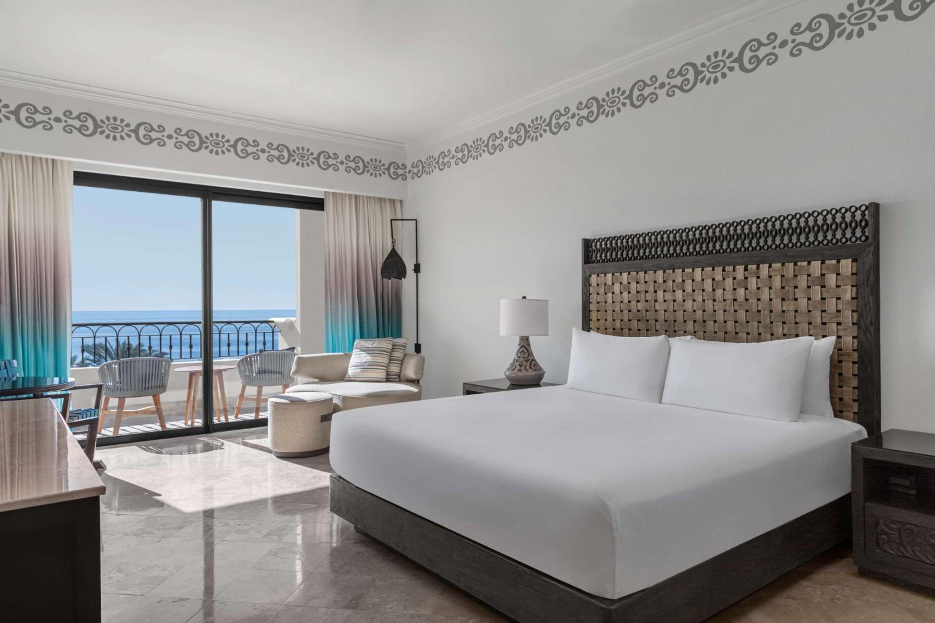 Deluxe King Room with Ocean View - Photo 1
