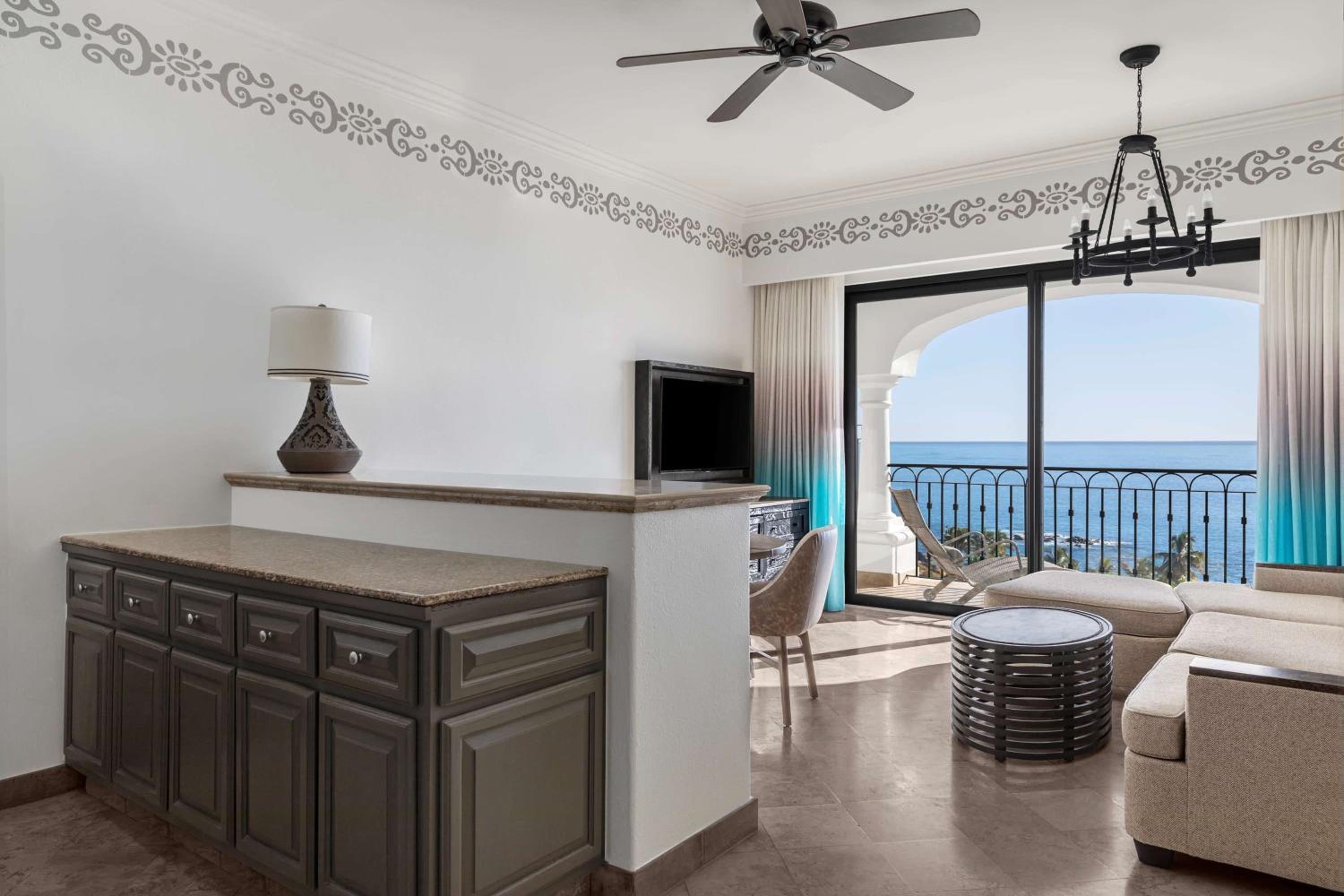 Premier King Suite with Ocean View - Photo 6