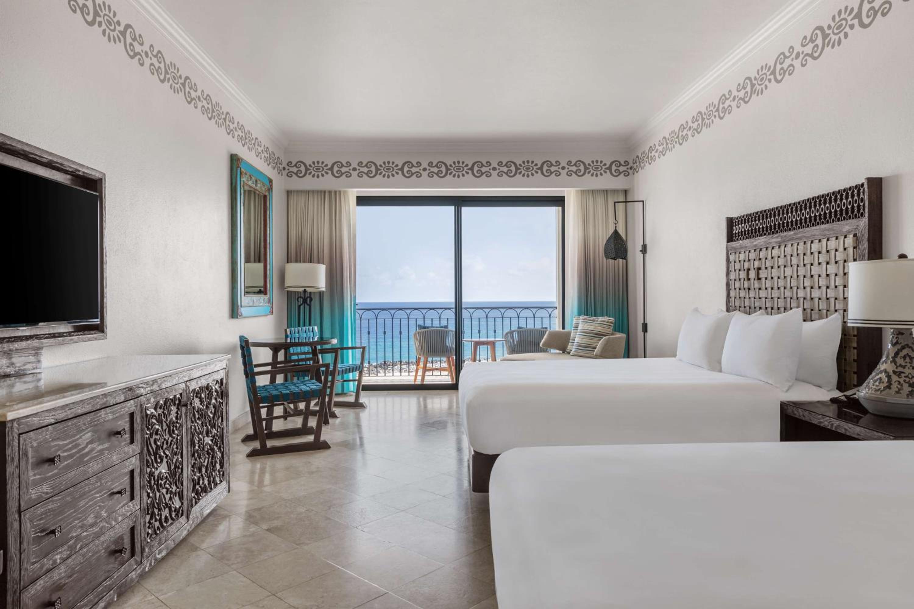 Deluxe Oceanfront Queen Room with Two Queen Beds and Balcony - Photo 4