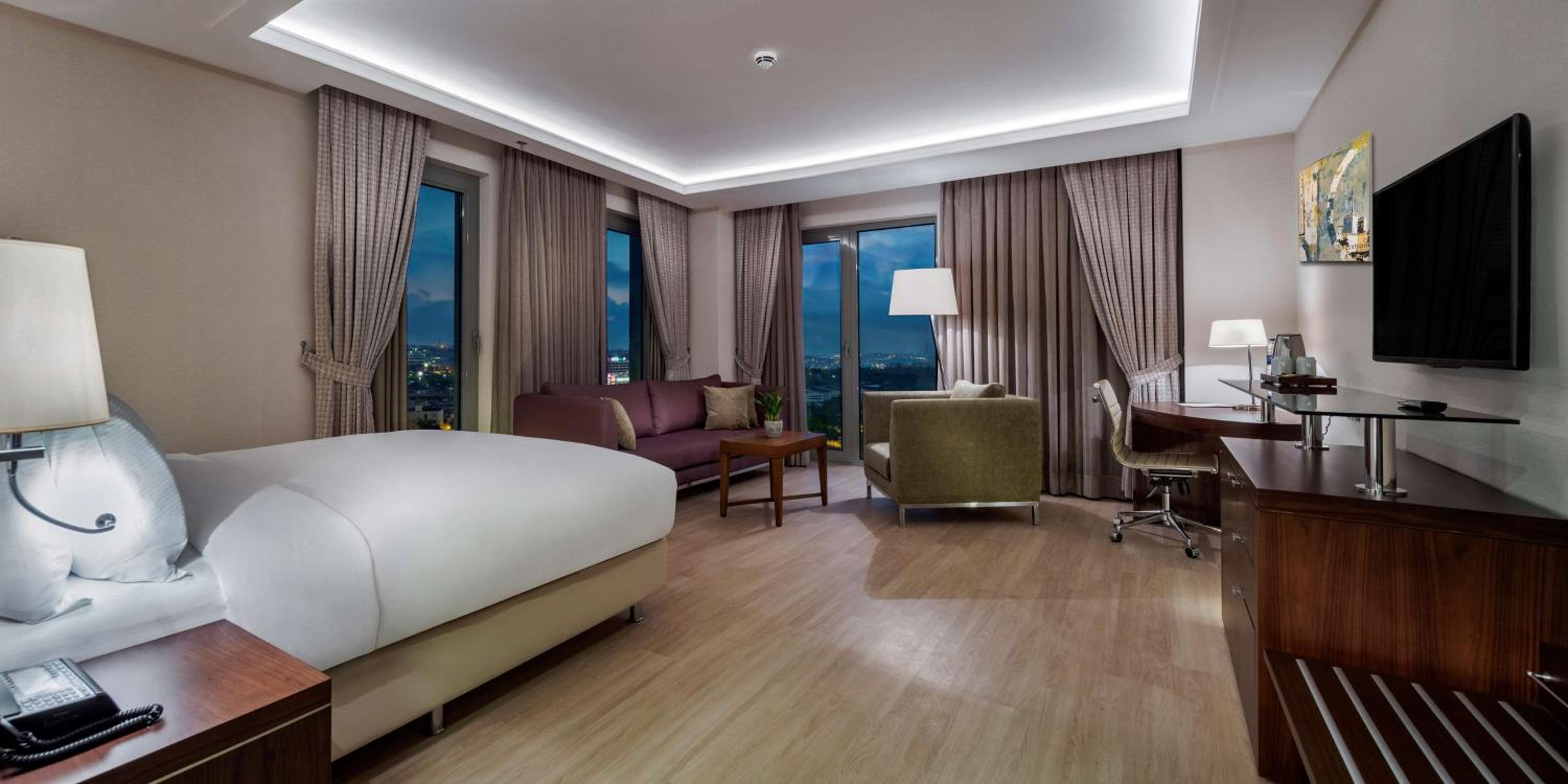 Corner King Room