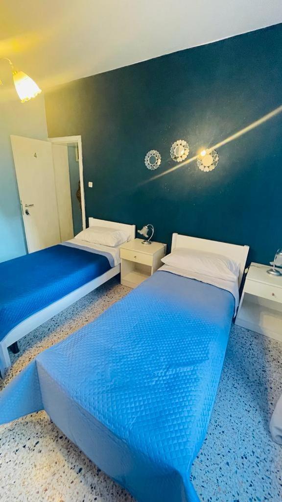 Twin Room with Shared Bathroom photo 3