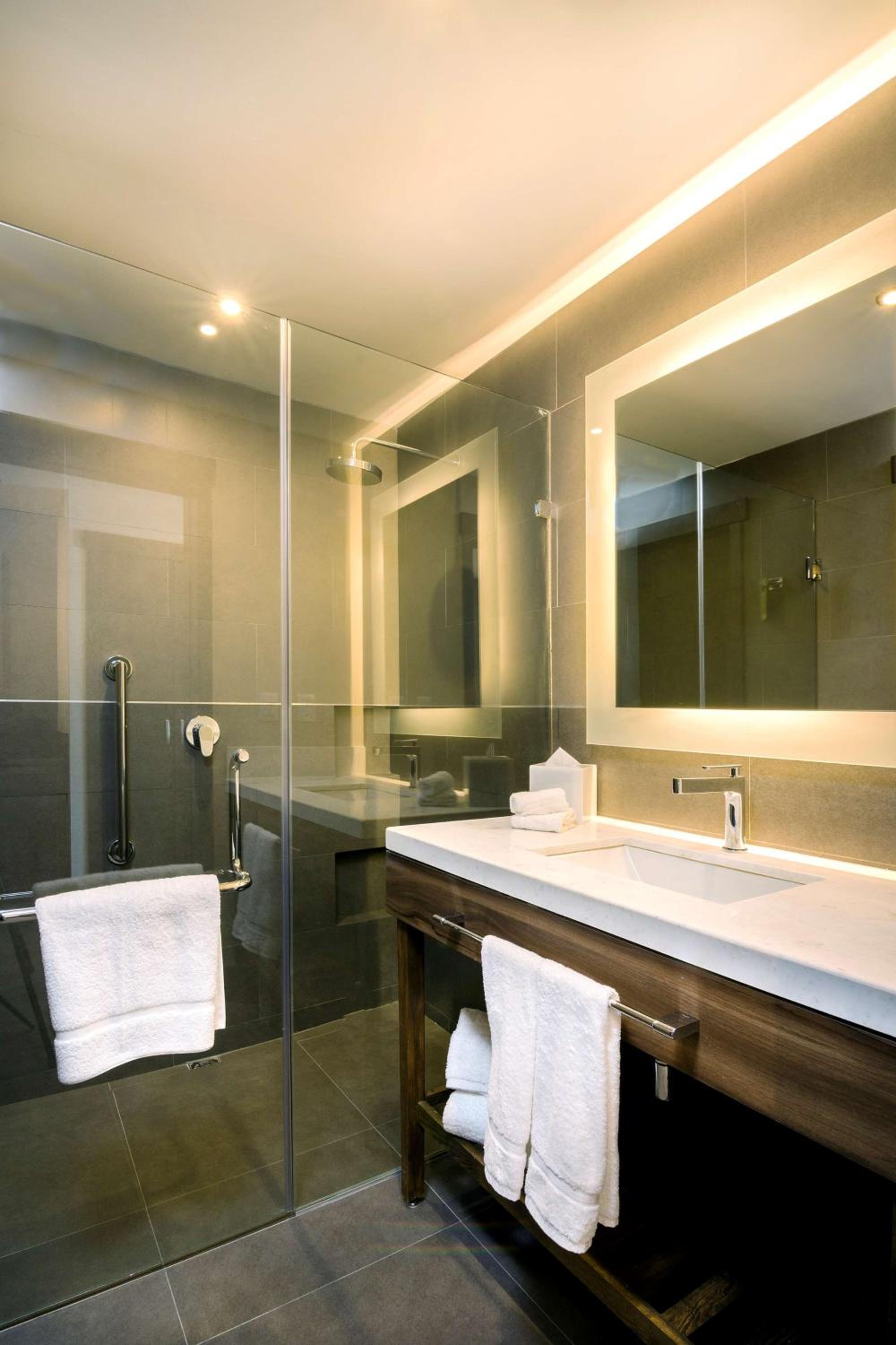 Deluxe Double Room with Two Double Beds photo 3