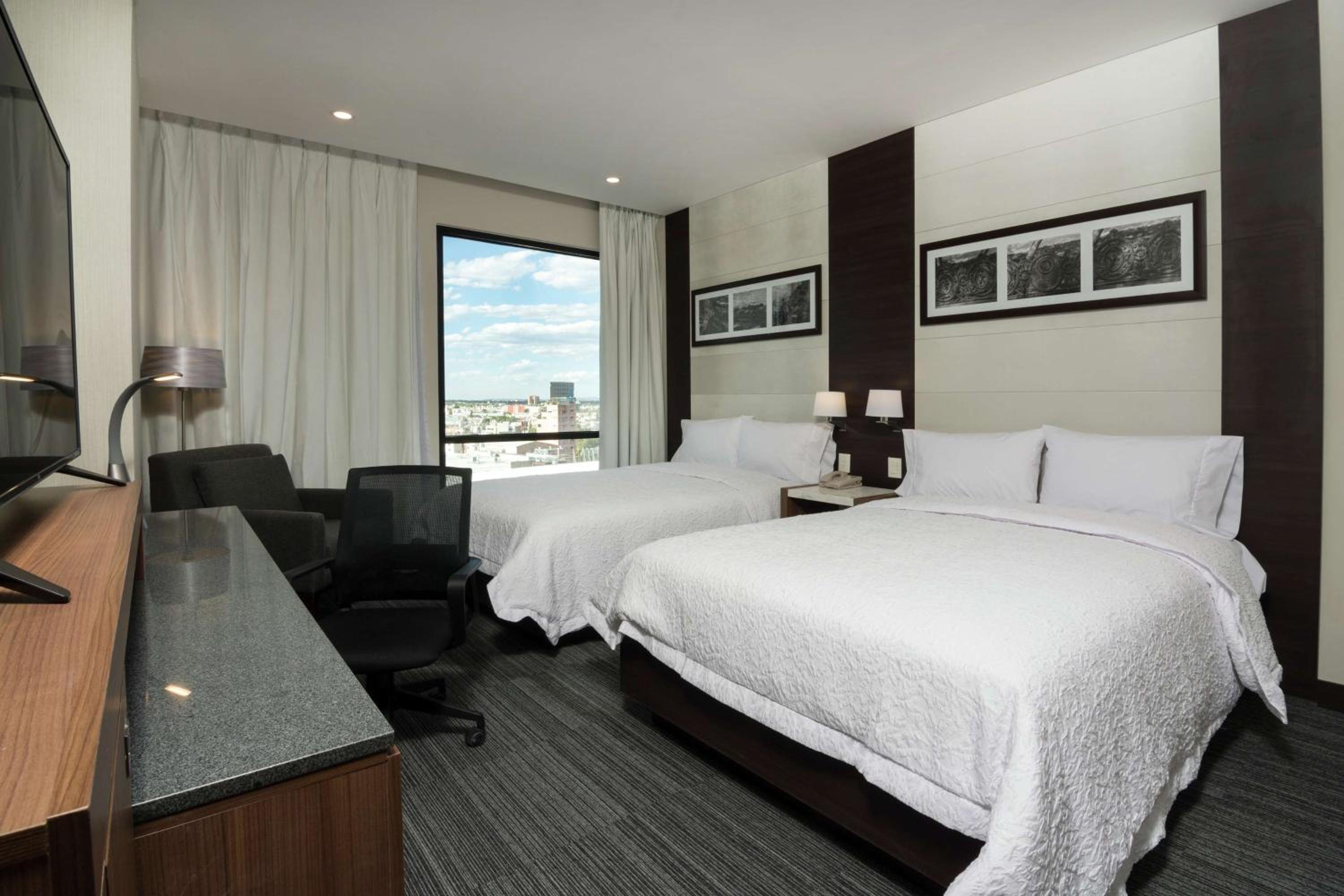 Double Room with Two Double Beds and Lake View