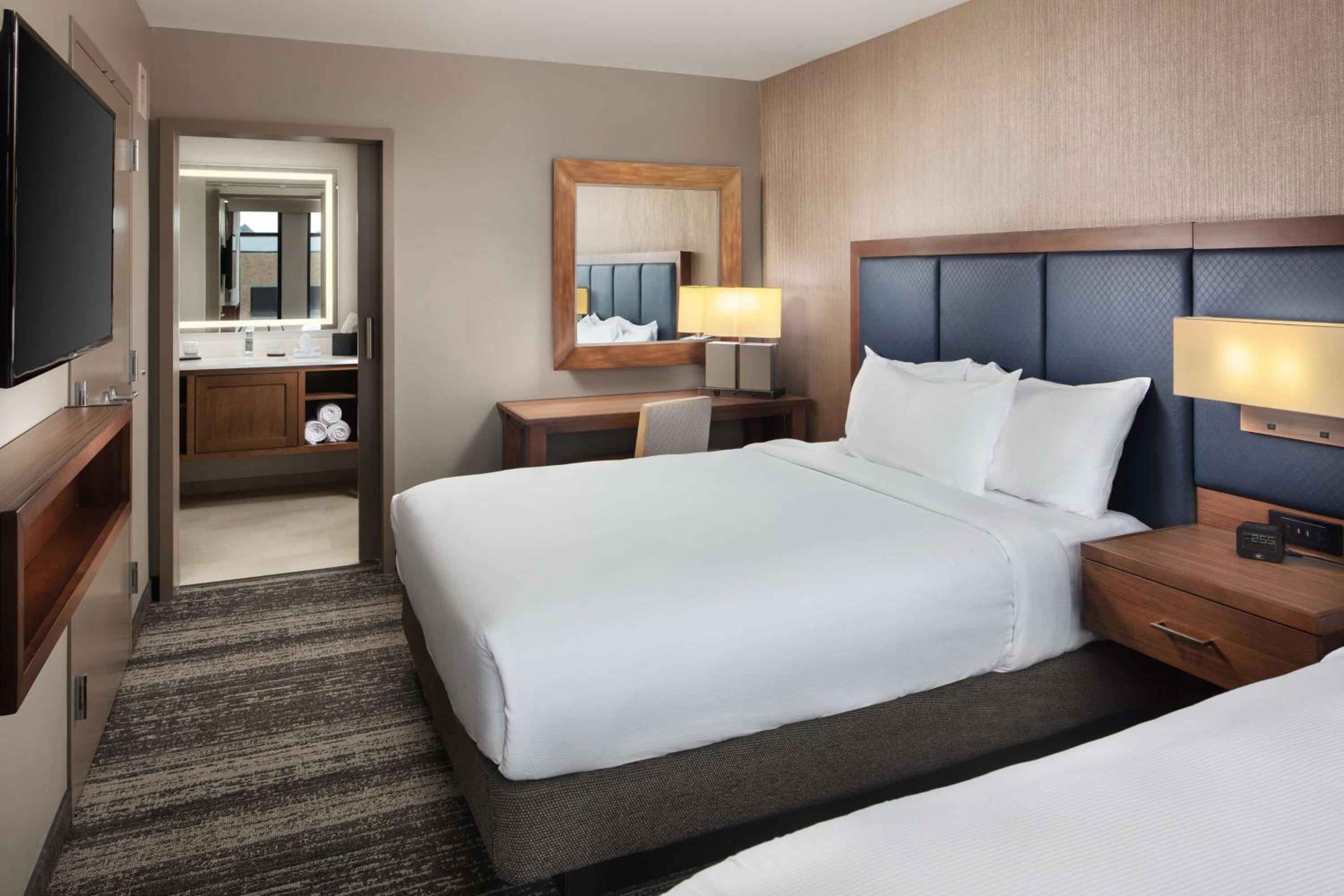 Two-Room Queen Suite with Two Queen Beds - Hearing Access
