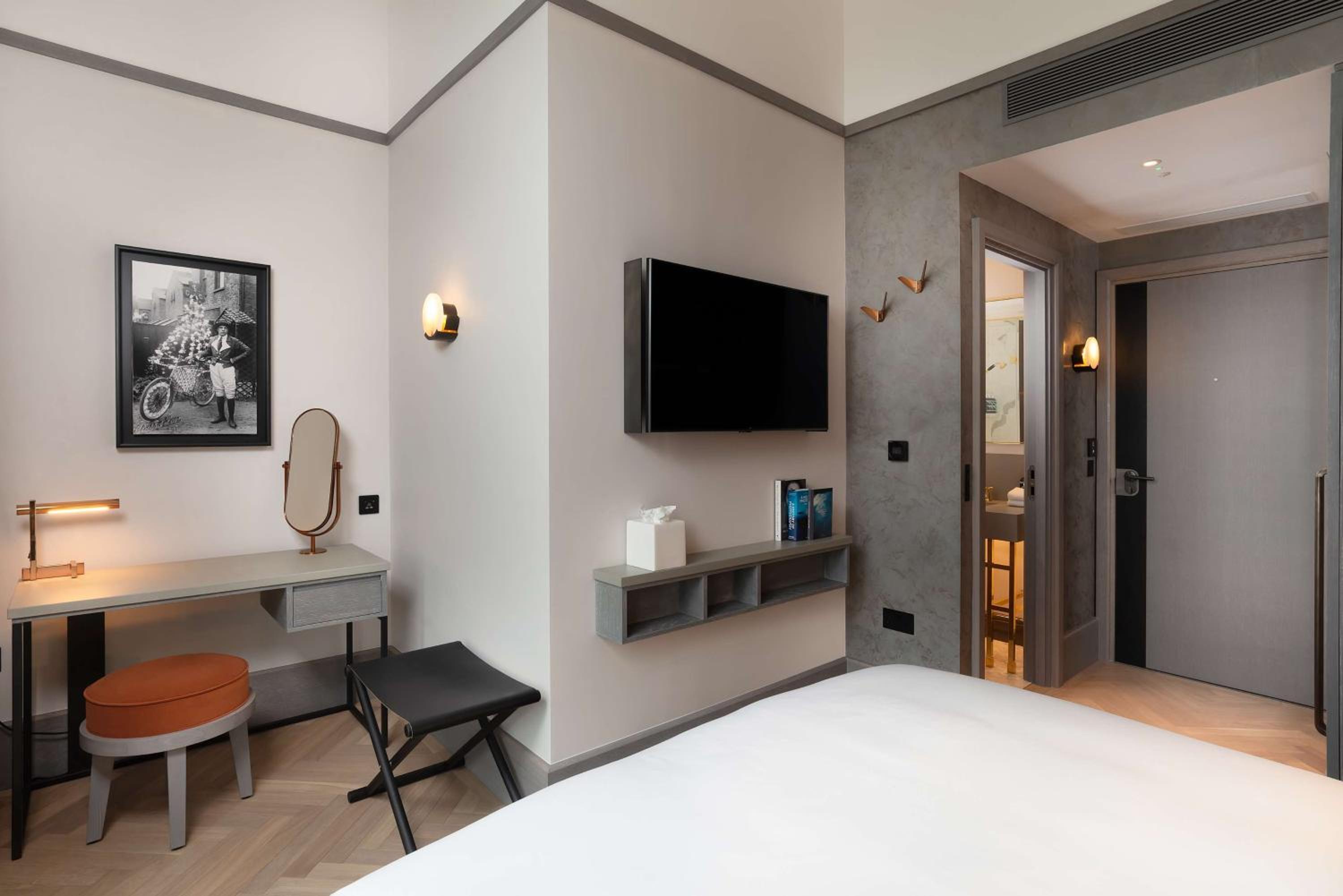 Deluxe Queen Room