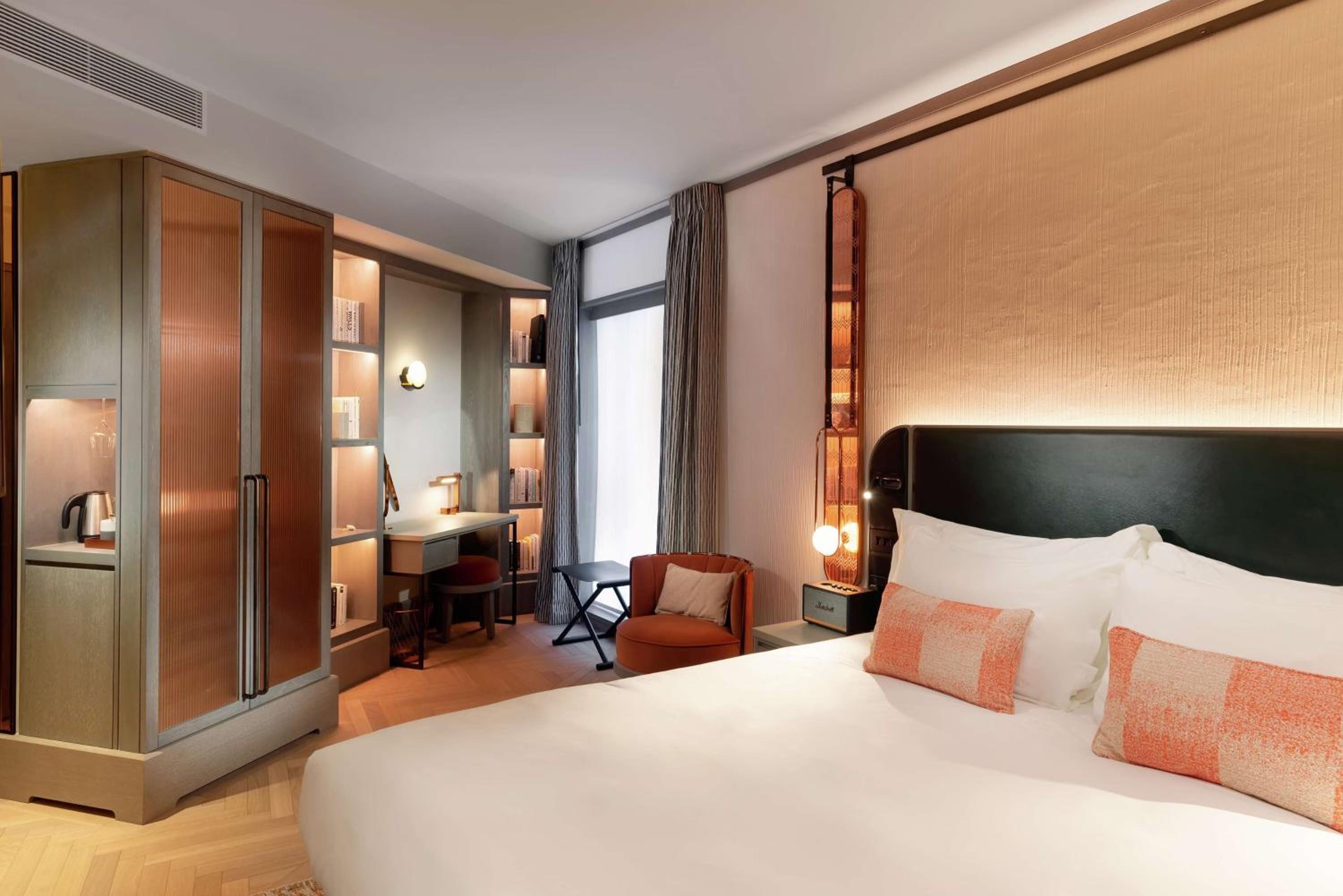 Deluxe King Room photo 1