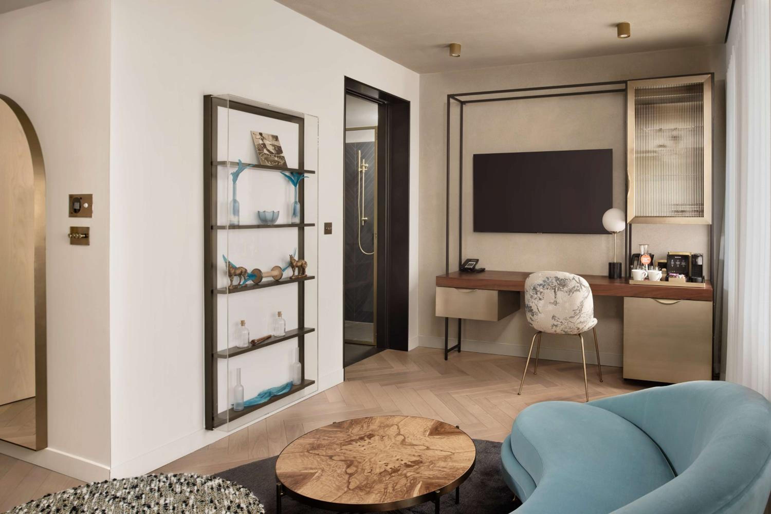 One-Bedroom King Suite