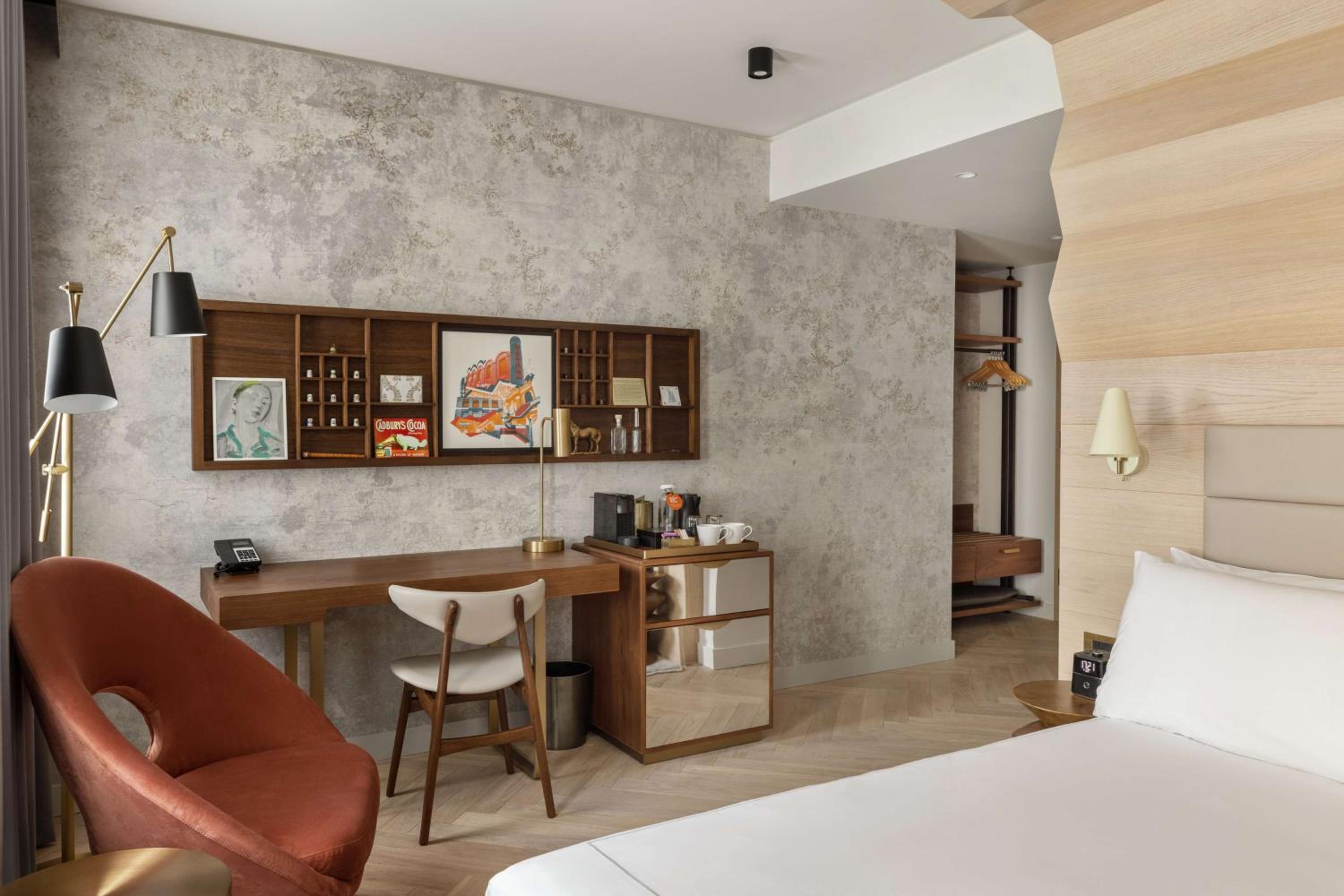 Queen Room - Accessible