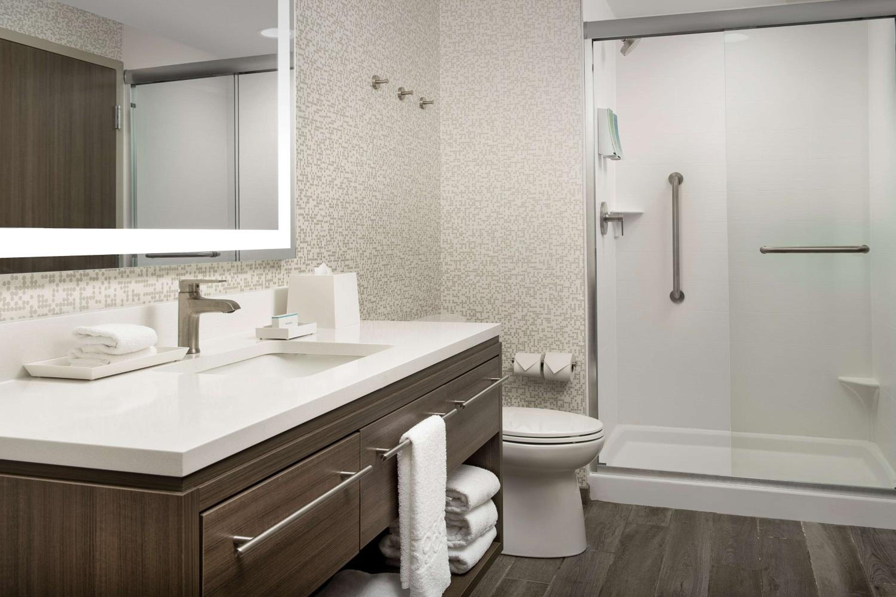 One-Bedroom King Suite - Non-Smoking - Photo 2