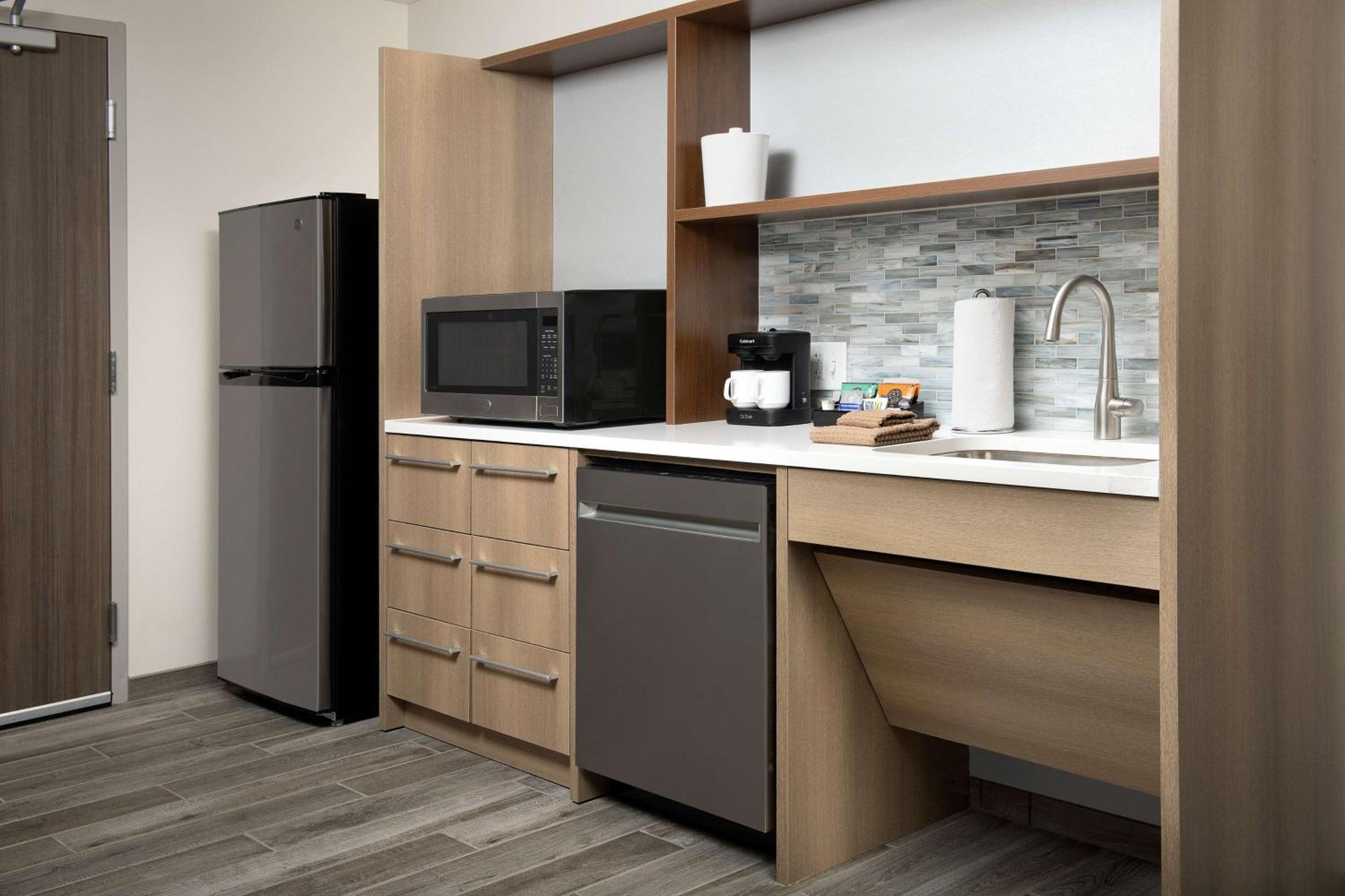 King Studio Suite - Mobility Access/Non-Smoking - Photo 5