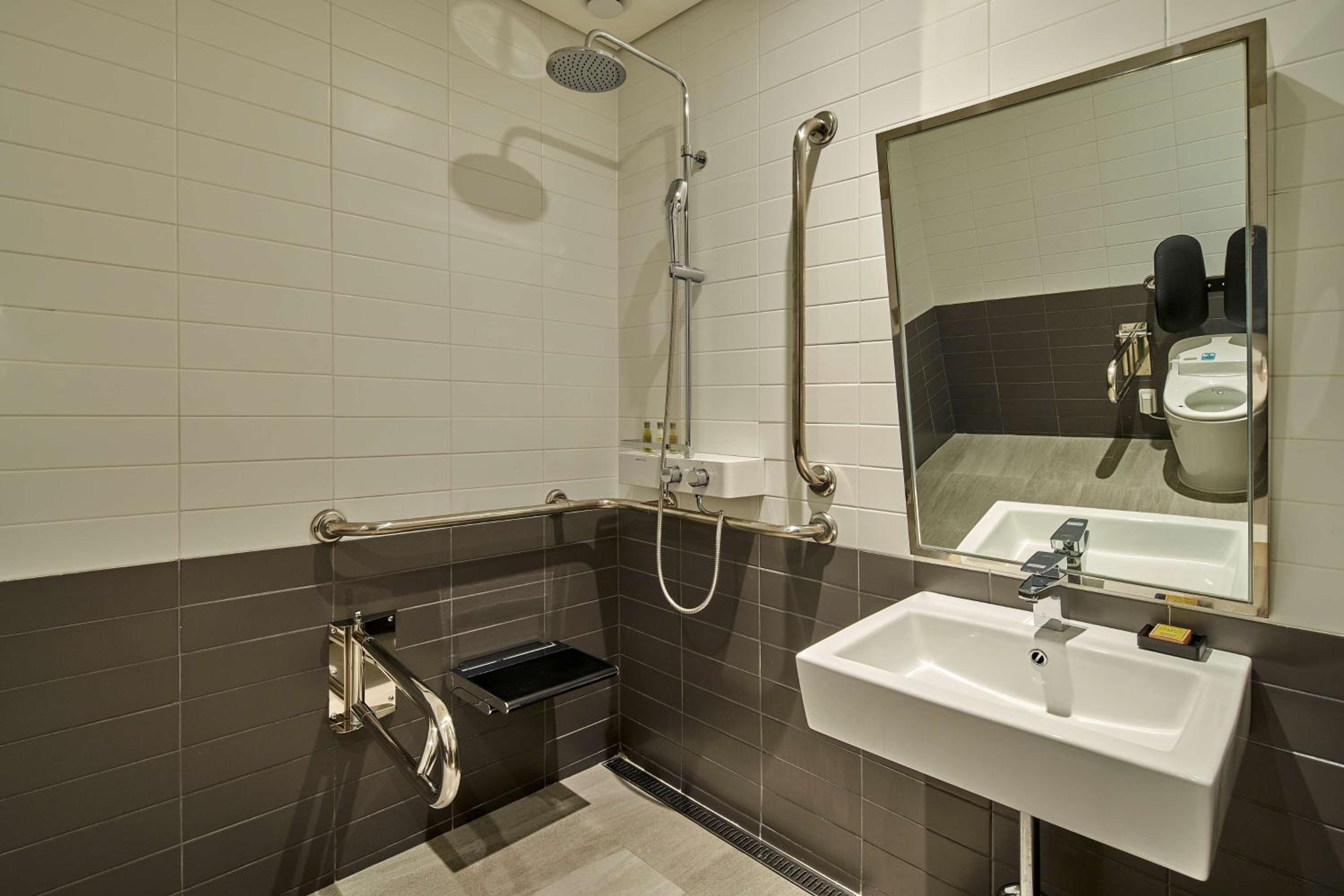 Accessible Double Room - Mobility Access - Photo 2