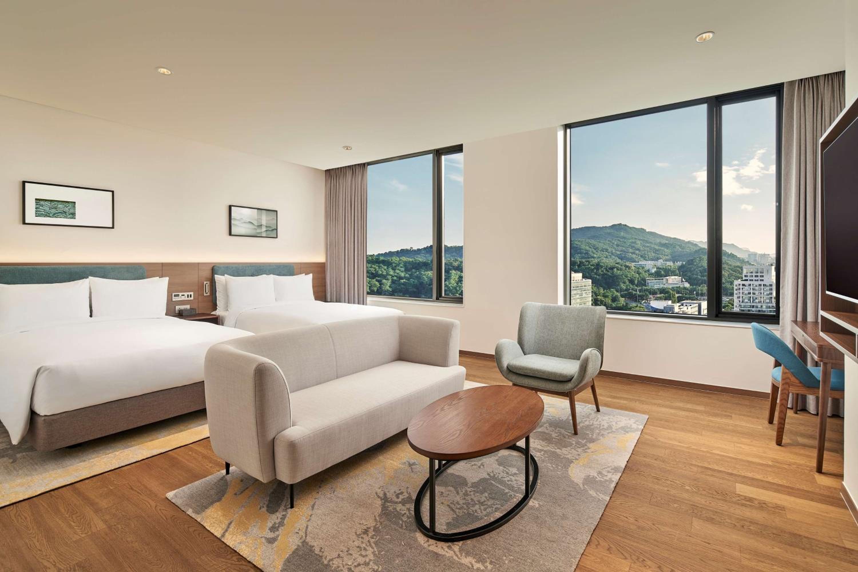 Deluxe Room with Two Double Beds - Photo 6