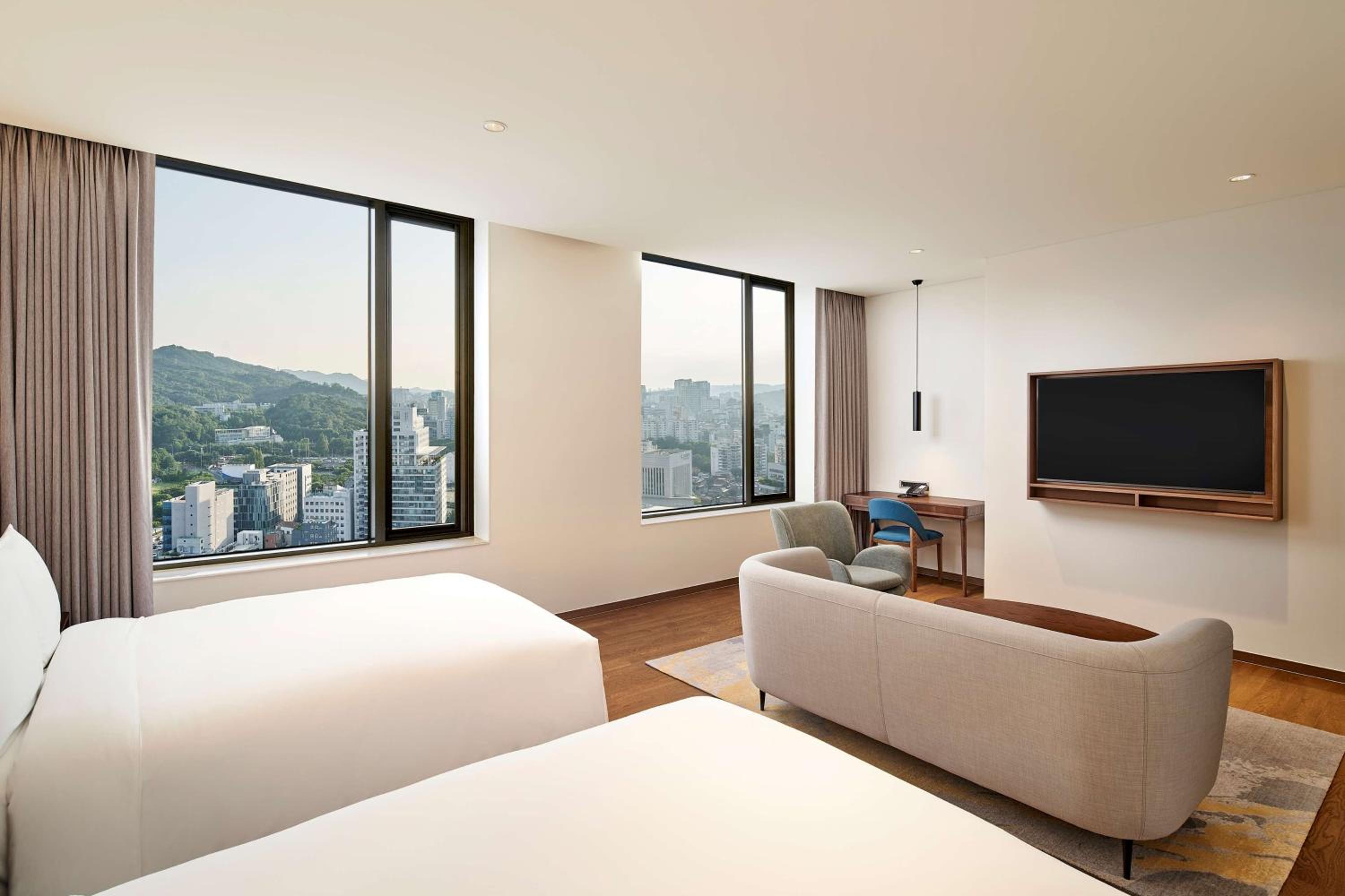 Deluxe Room with Two Double Beds - Photo 5