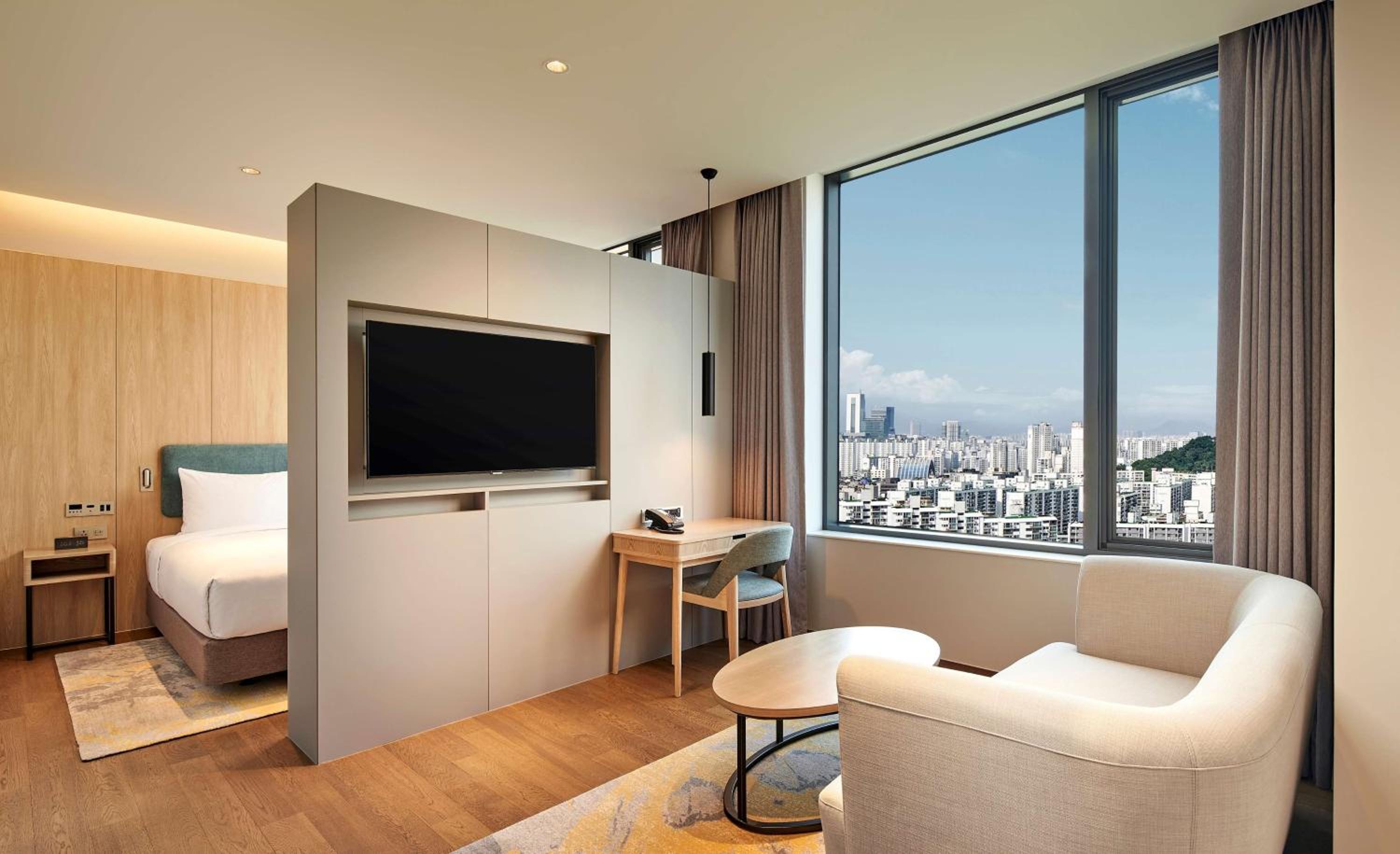Deluxe King Room - Photo 3