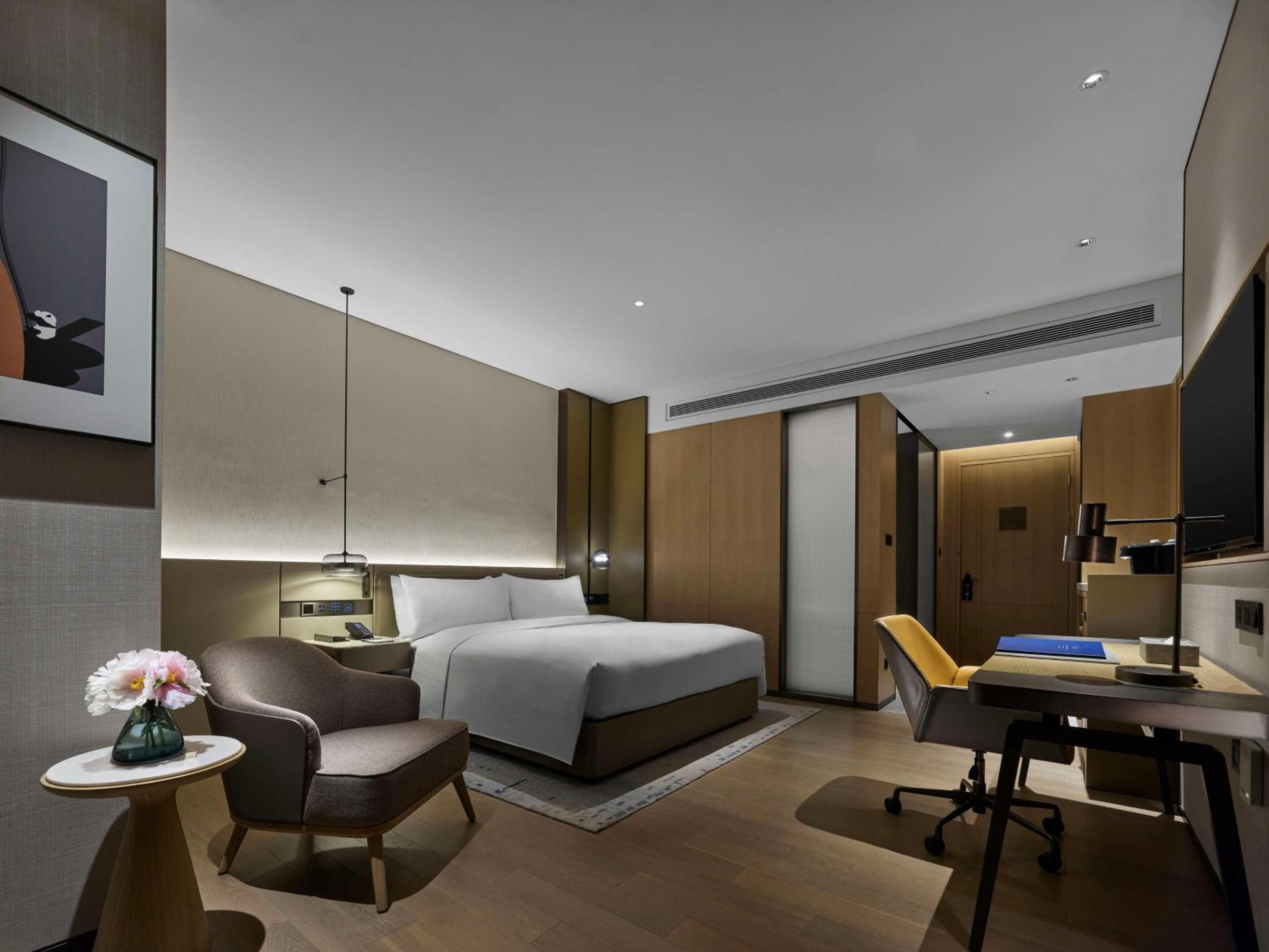 King Deluxe Room 270D Skyline