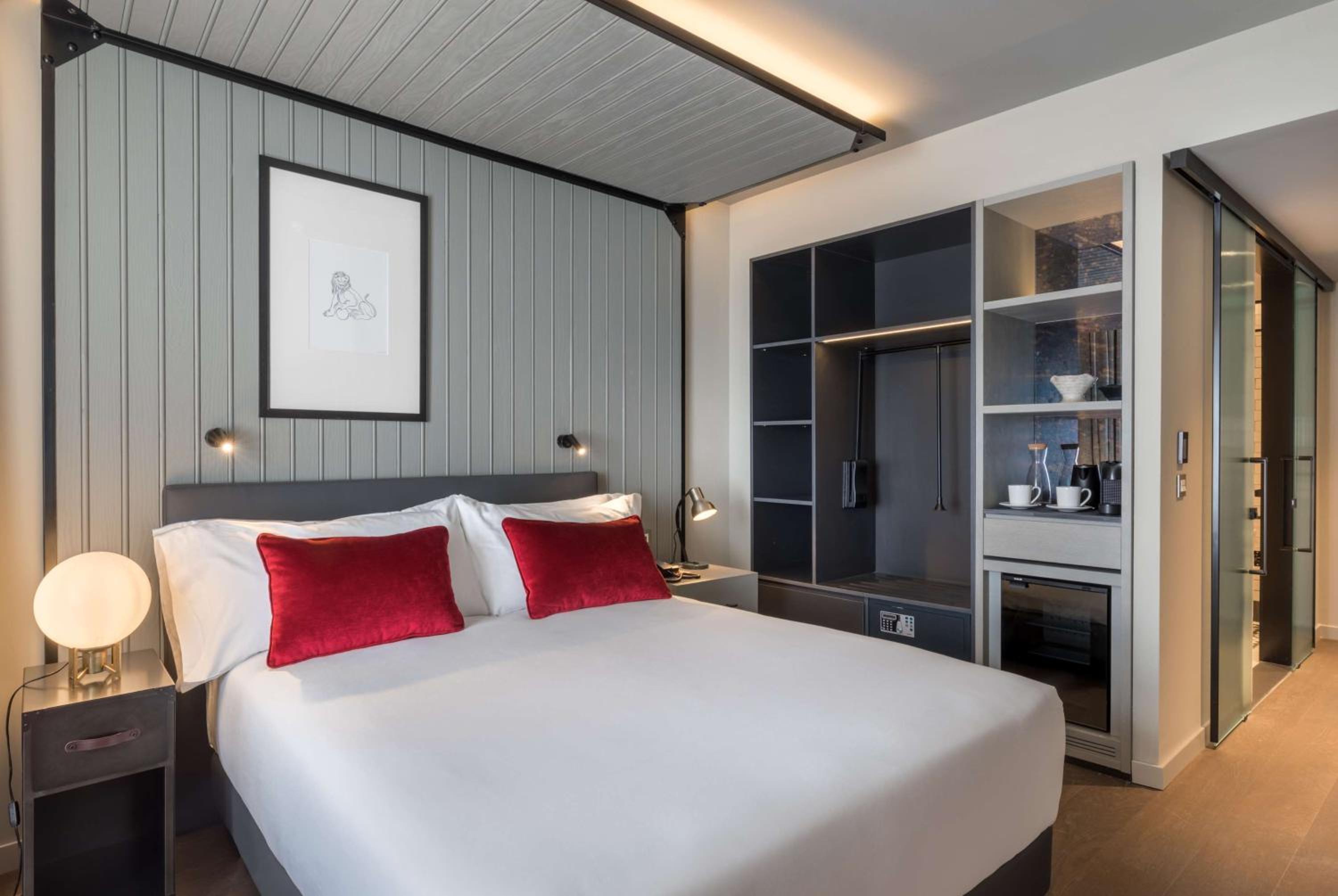 Queen Room - Accessible