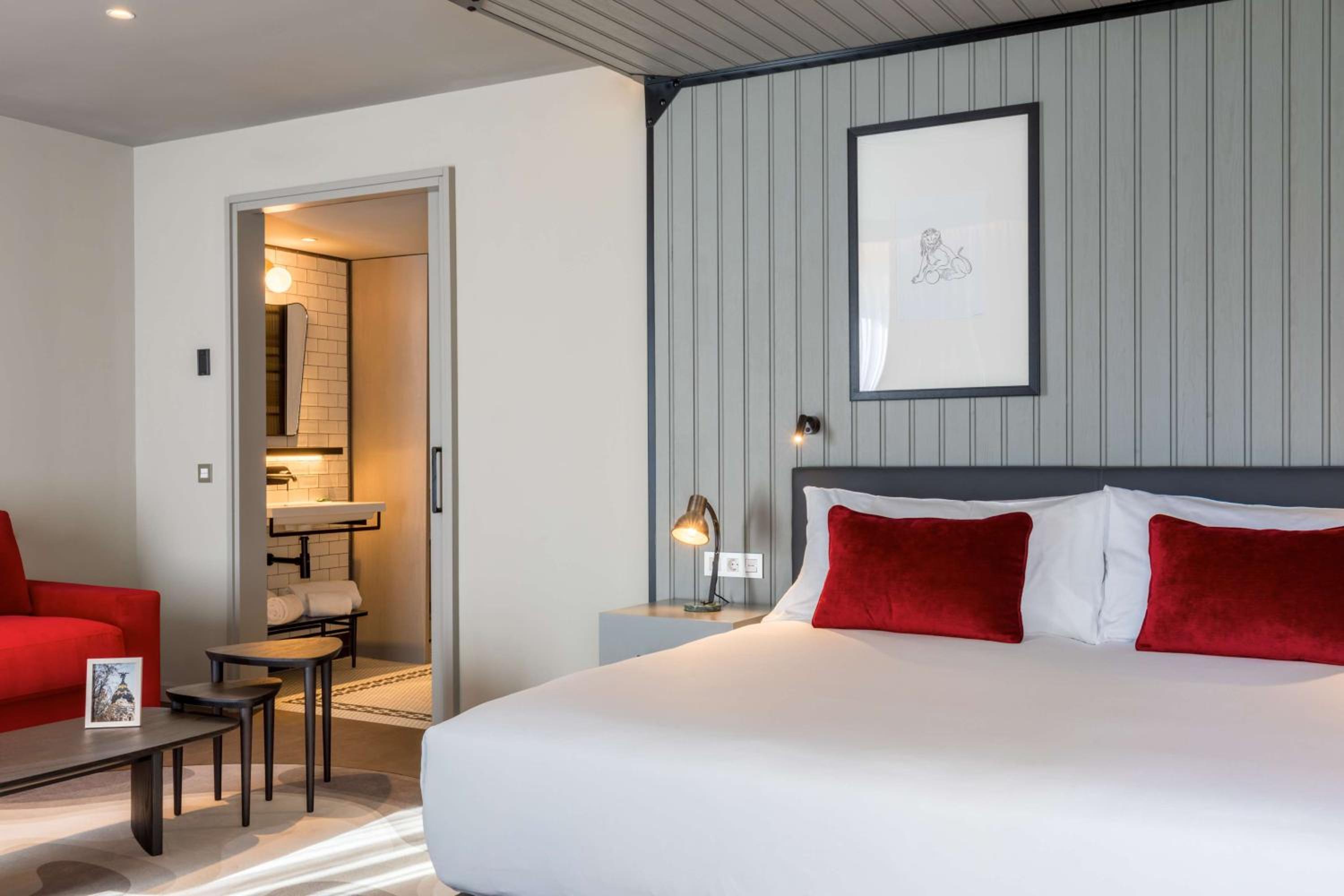 One-Bedroom King Suite with City View