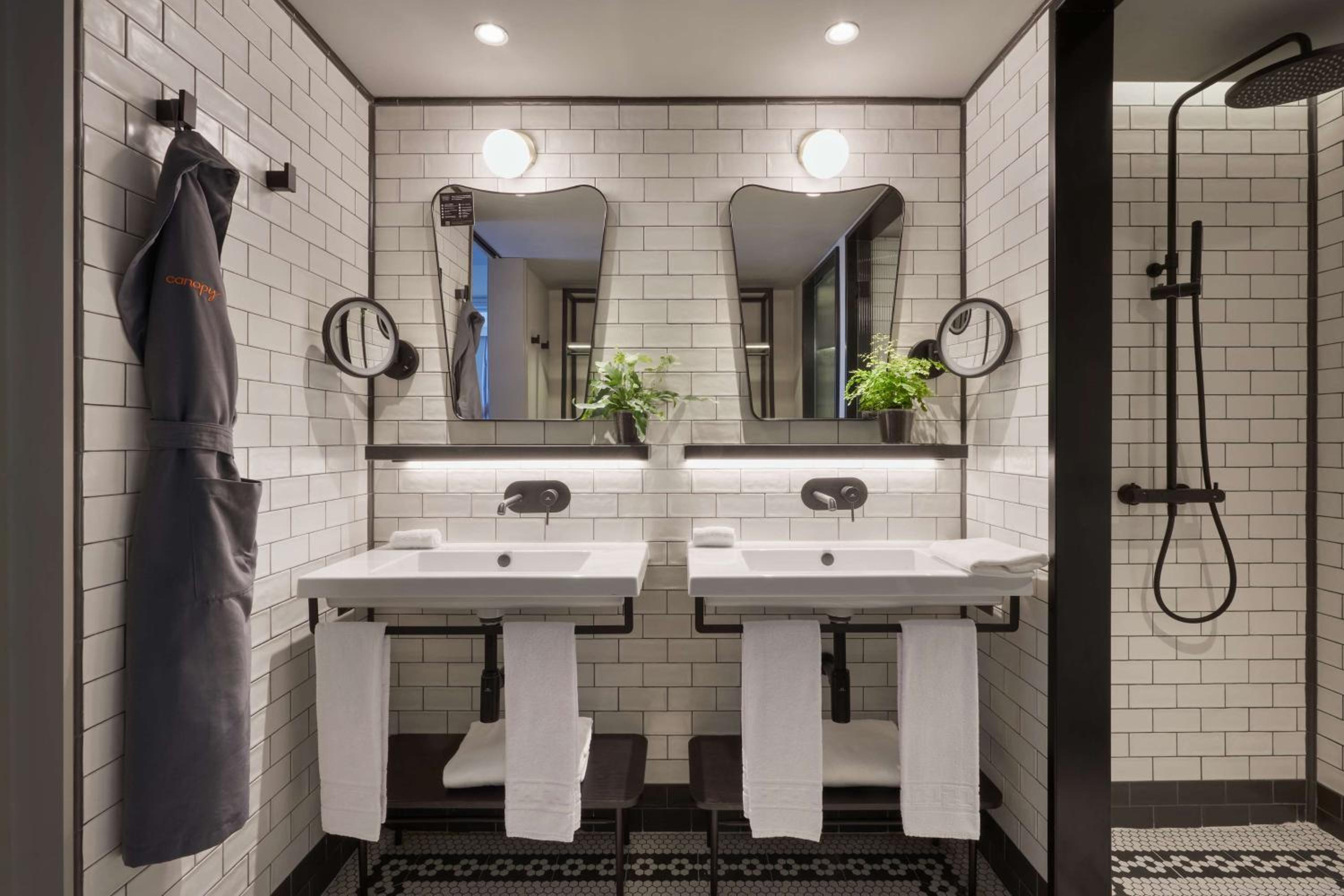 One-Bedroom King Suite