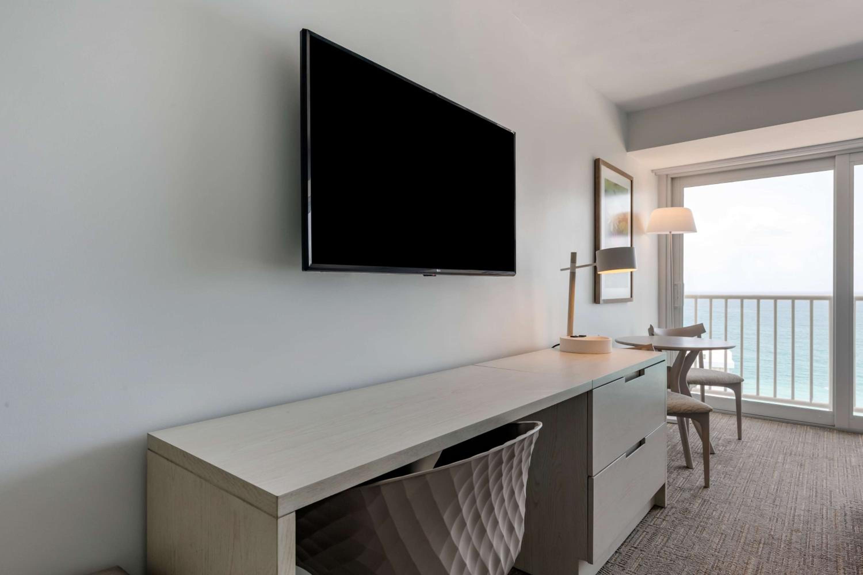 King Room with Sofa Bed - Blue Tower - Photo 5