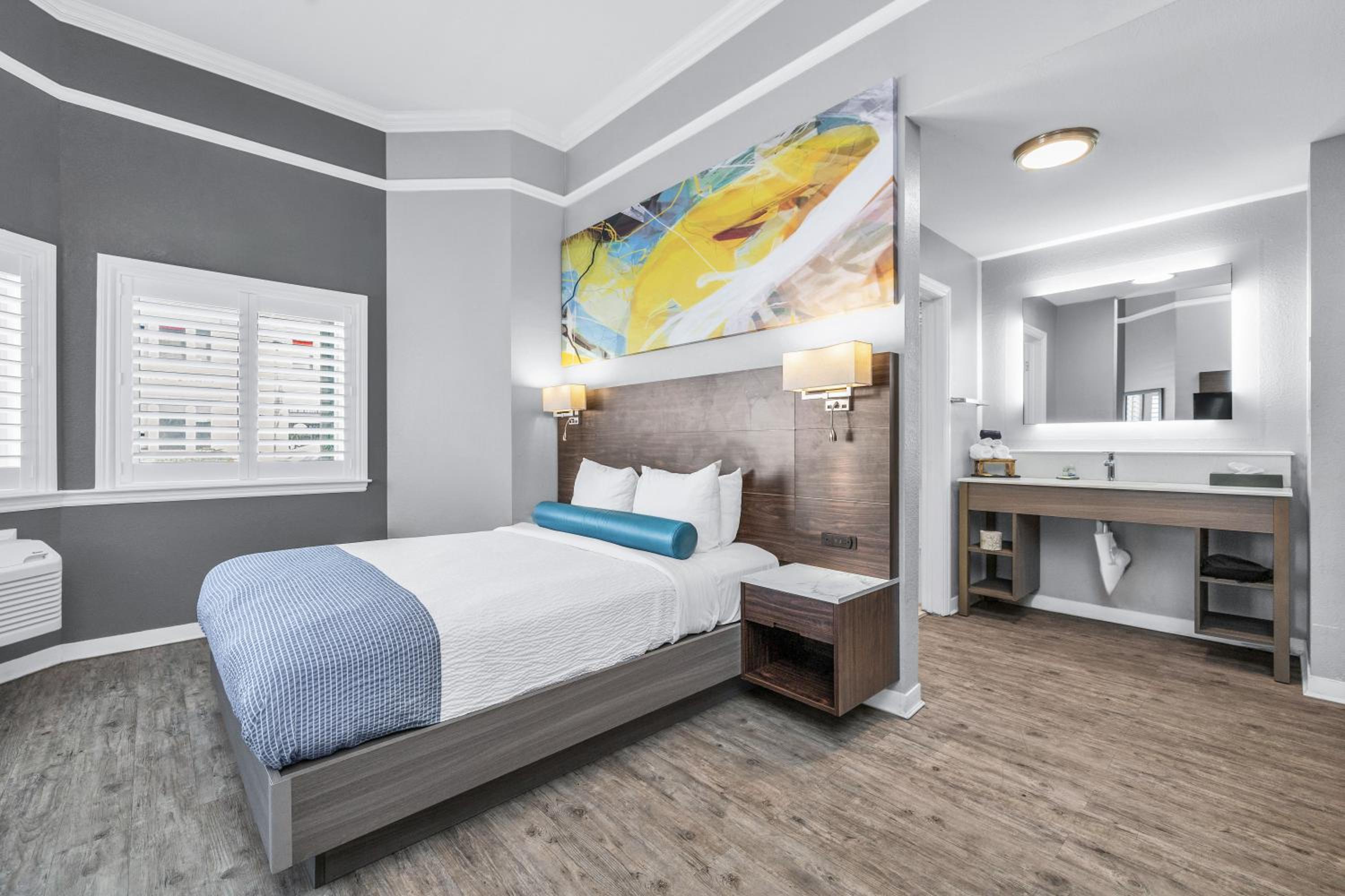 Queen Room - Disability Access photo 1