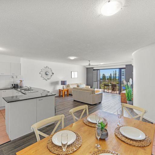 Three-Bedroom Apartment with Ocean View photo 2