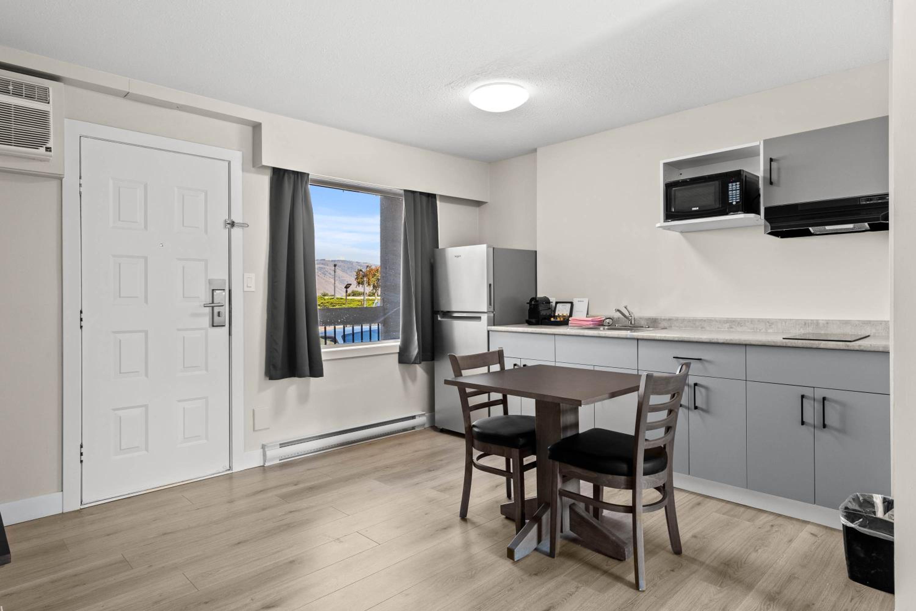 King Suite - Photo 7