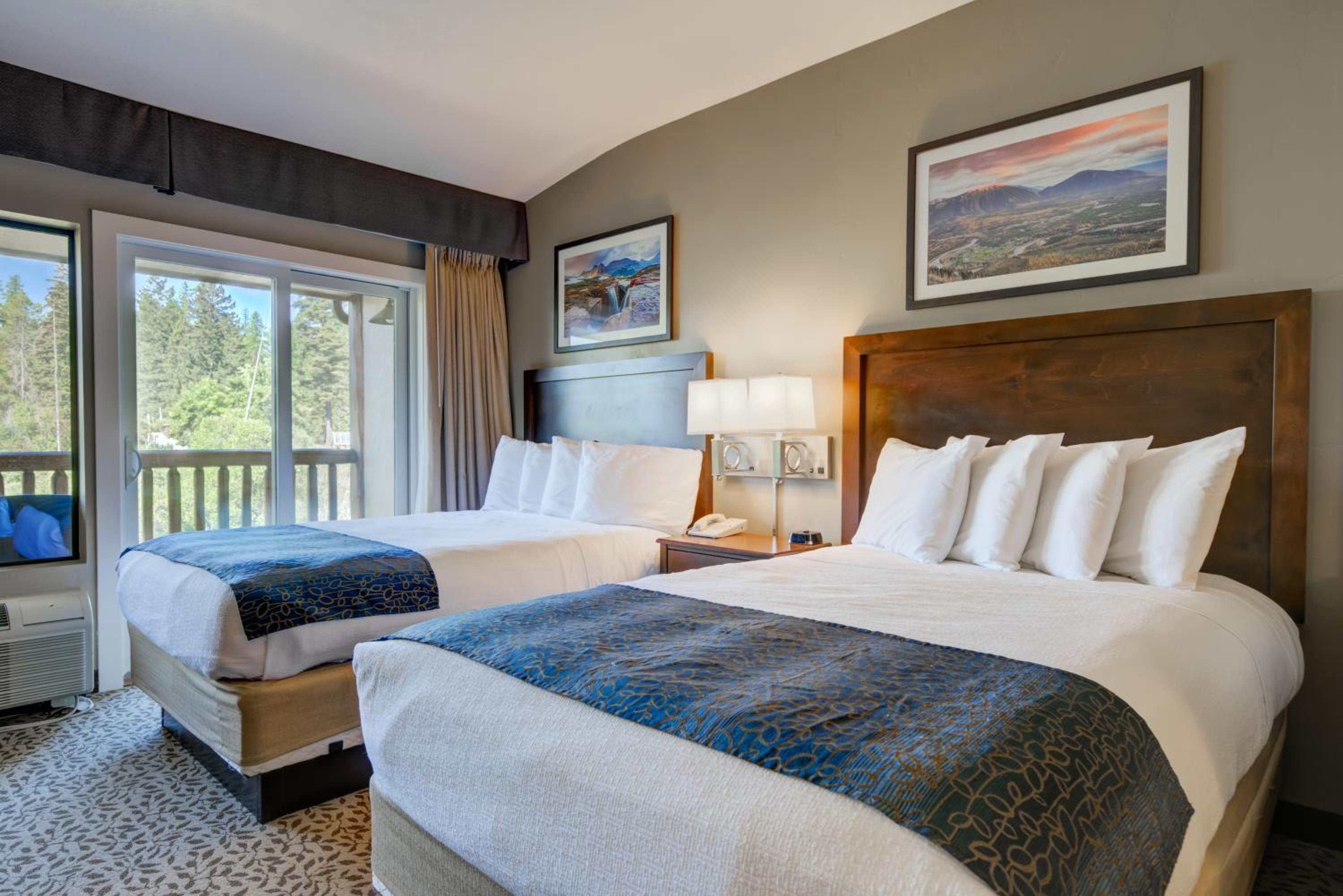 Double Room with Two Double Beds and Balcony - River View/Non-Smoking photo 3