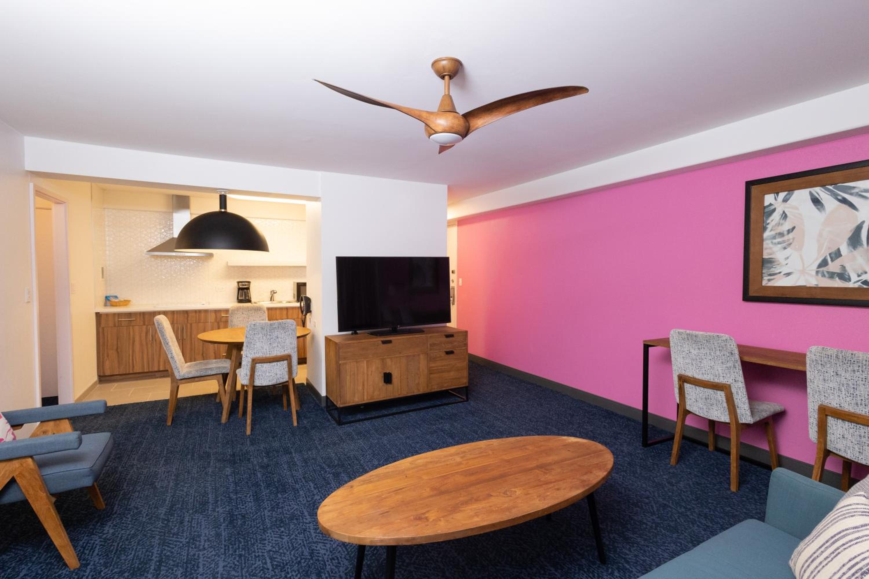 Two-Bedroom Suite with Kitchen thumbnail 5
