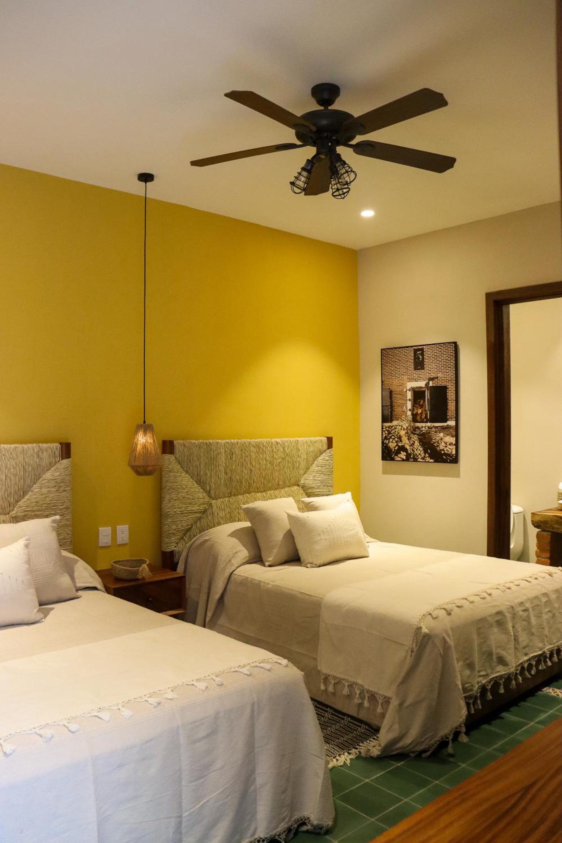 Deluxe Queen Suite