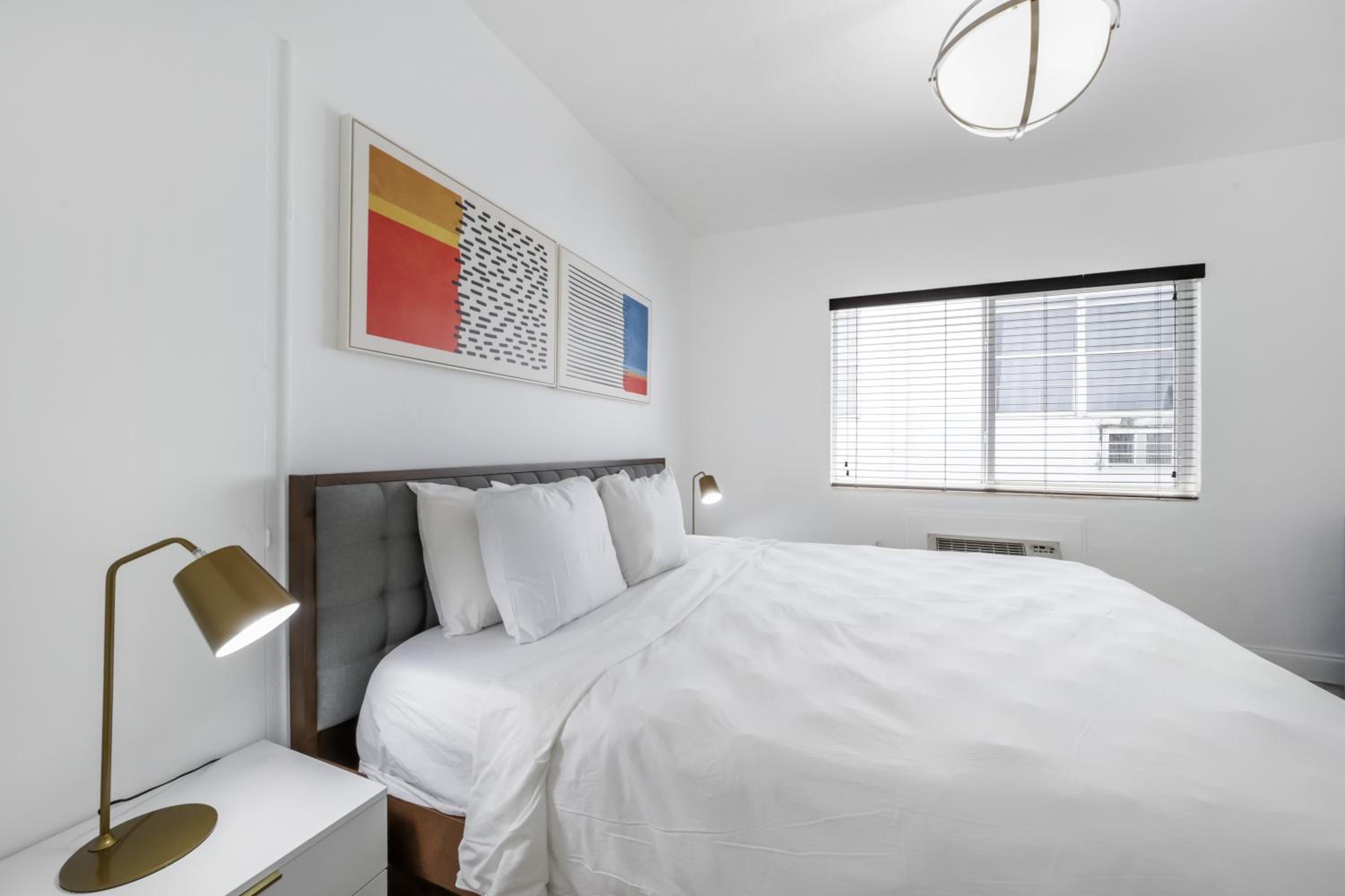 Deluxe King Room (Self Check-in)