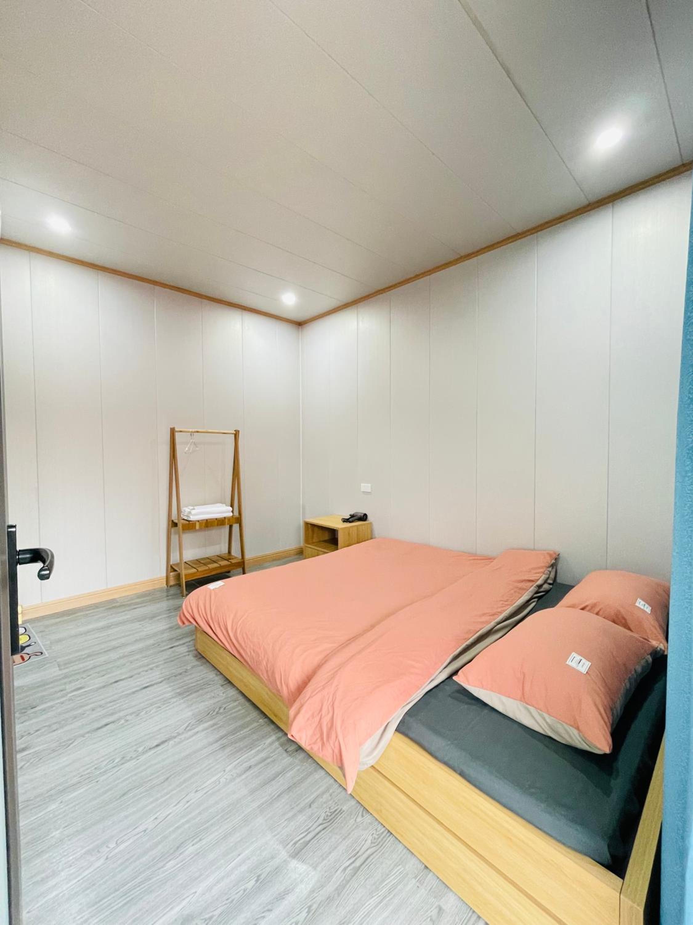 Standard King Room photo 2