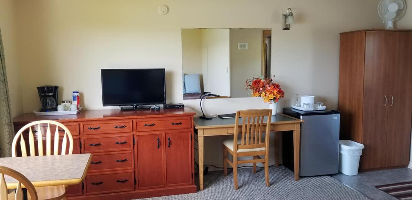 Queen Suite with Sea View - Photo 3