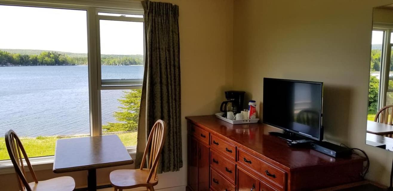 Queen Suite with Sea View - Photo 4