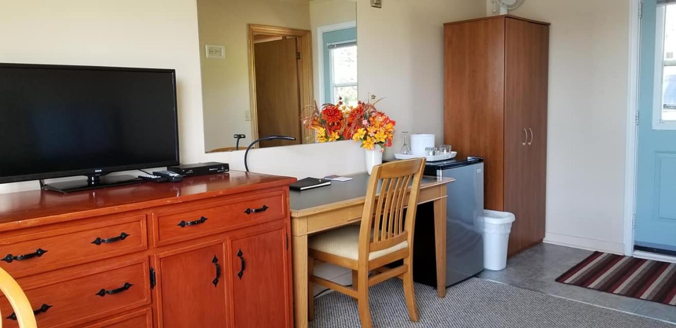 Queen Suite with Sea View - Photo 7