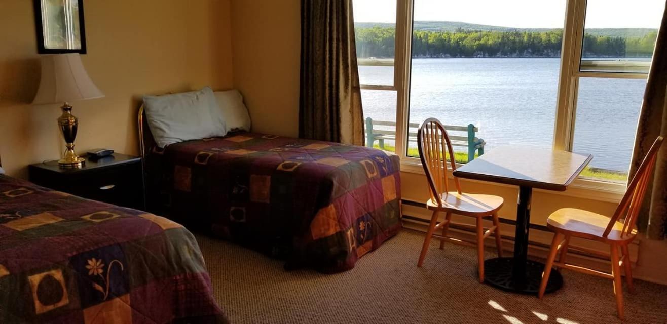 Queen Suite with Sea View - Photo 9