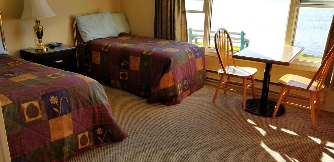Queen Suite with Sea View - Photo 11