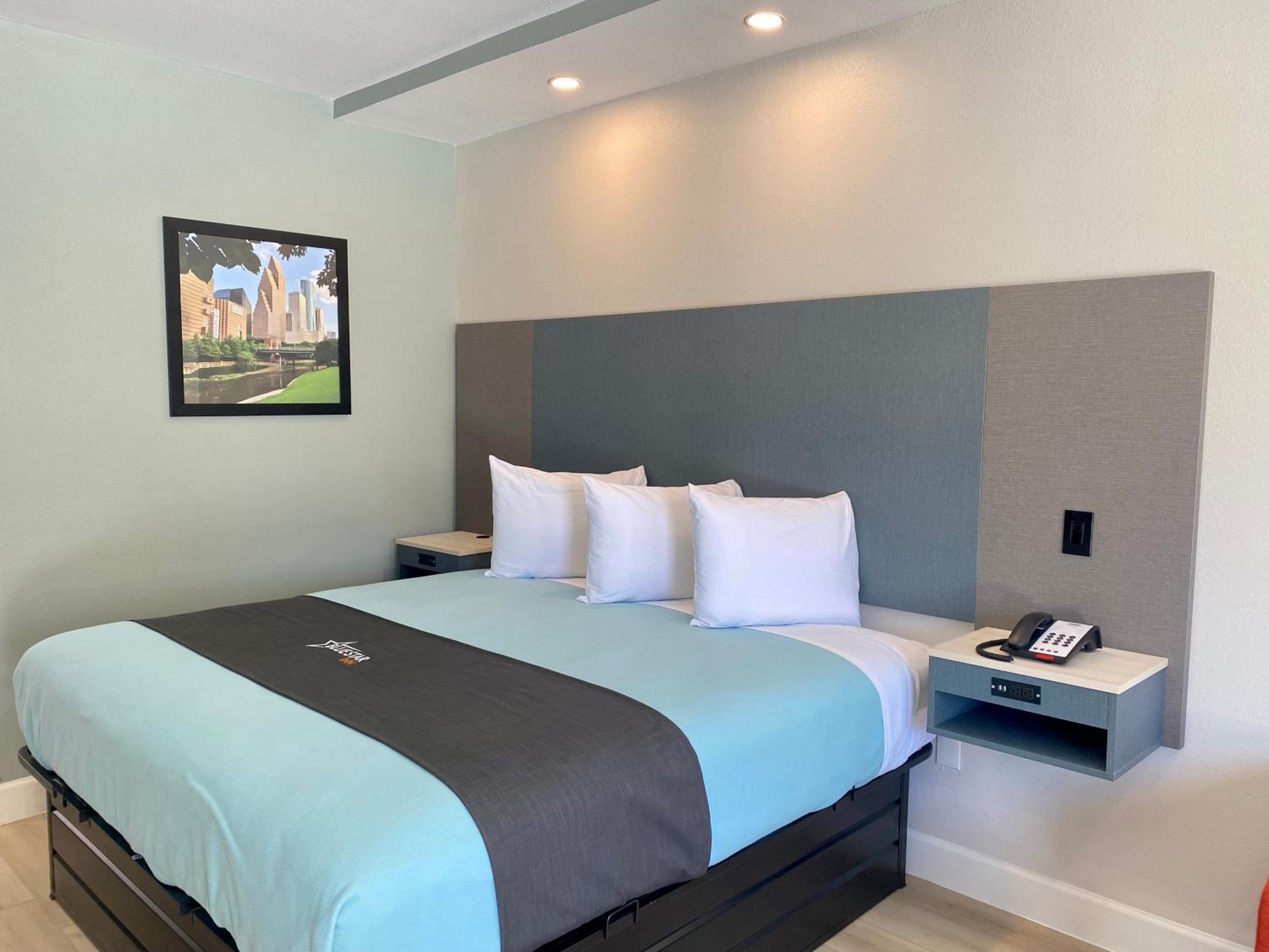 King Suite - Photo 2